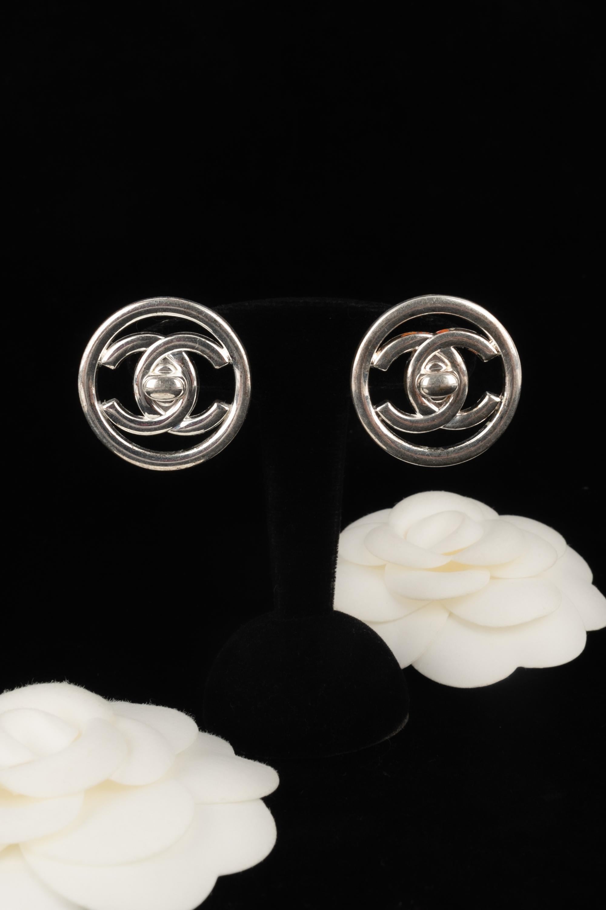 Chanel turnlock earrings In Good Condition For Sale In SAINT-OUEN-SUR-SEINE, FR