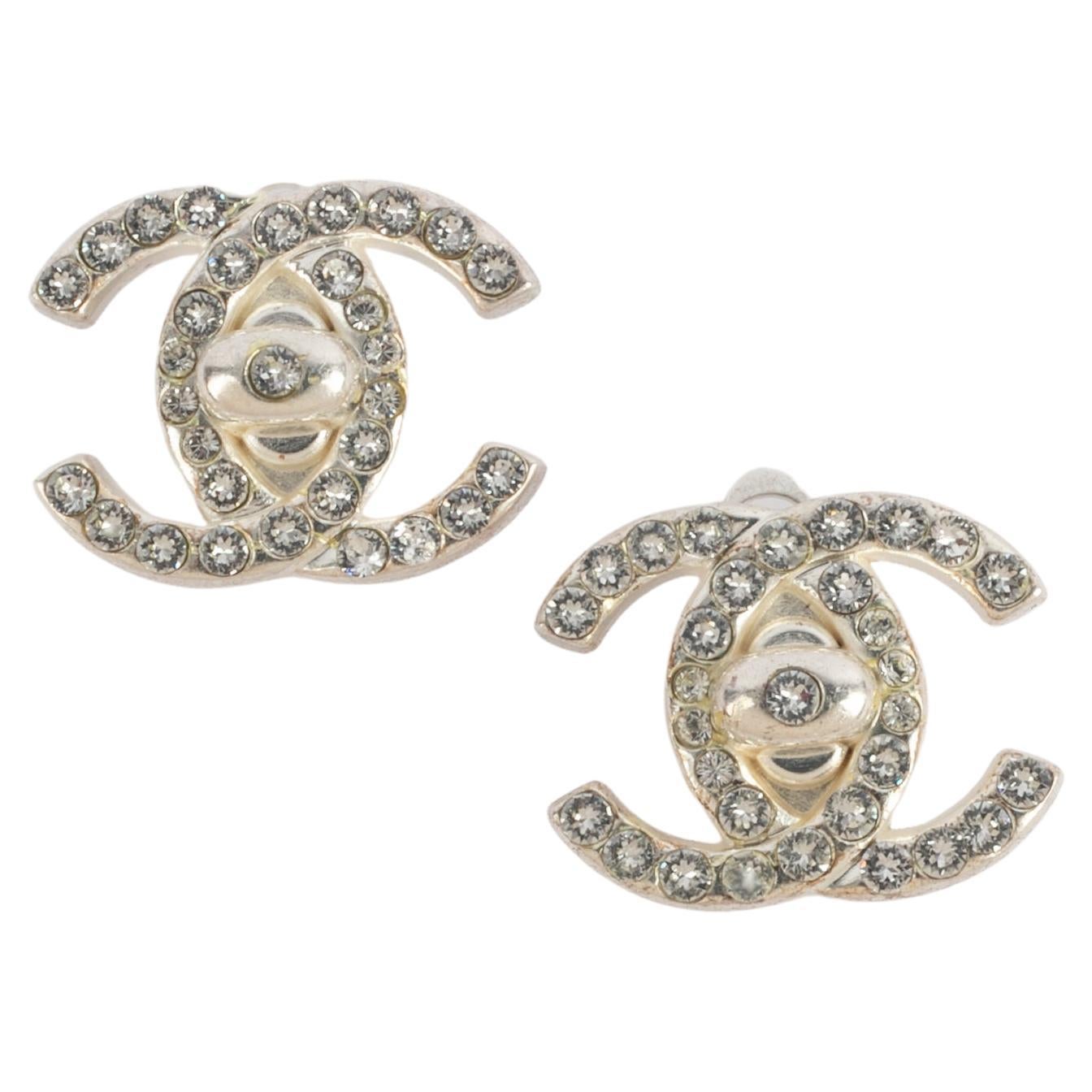 Boucles d
oreilles tournantes Chanel hiver 1996
