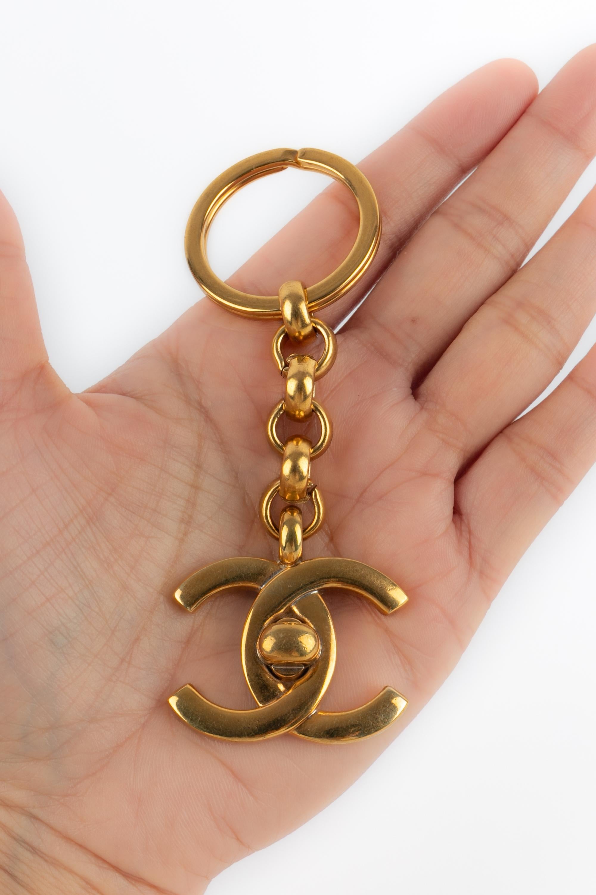 Chanel turnlock keyring For Sale 2