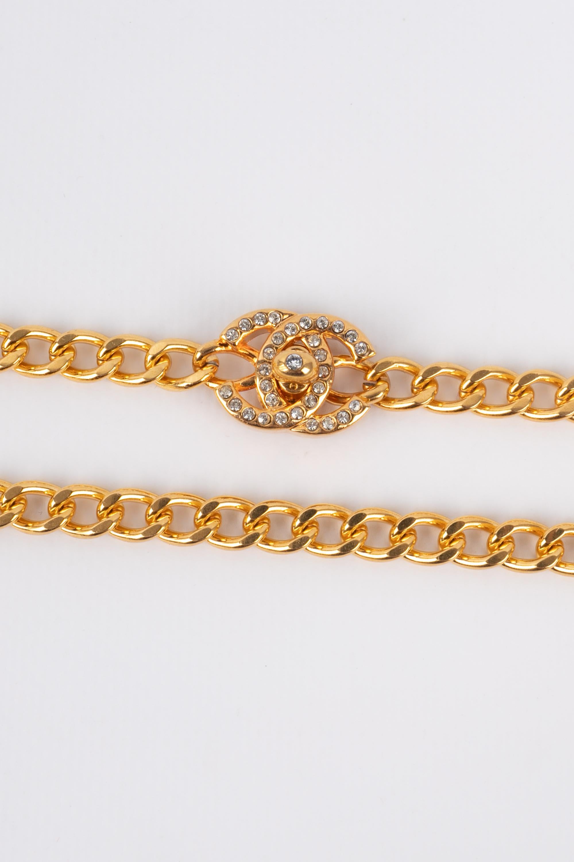 Chanel turnlock necklace In Excellent Condition In SAINT-OUEN-SUR-SEINE, FR
