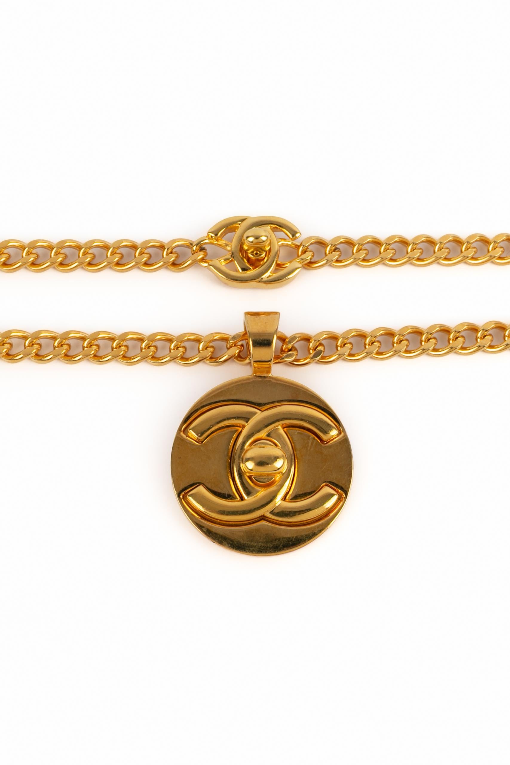Donna Collana Chanel con chiusura a girello in vendita