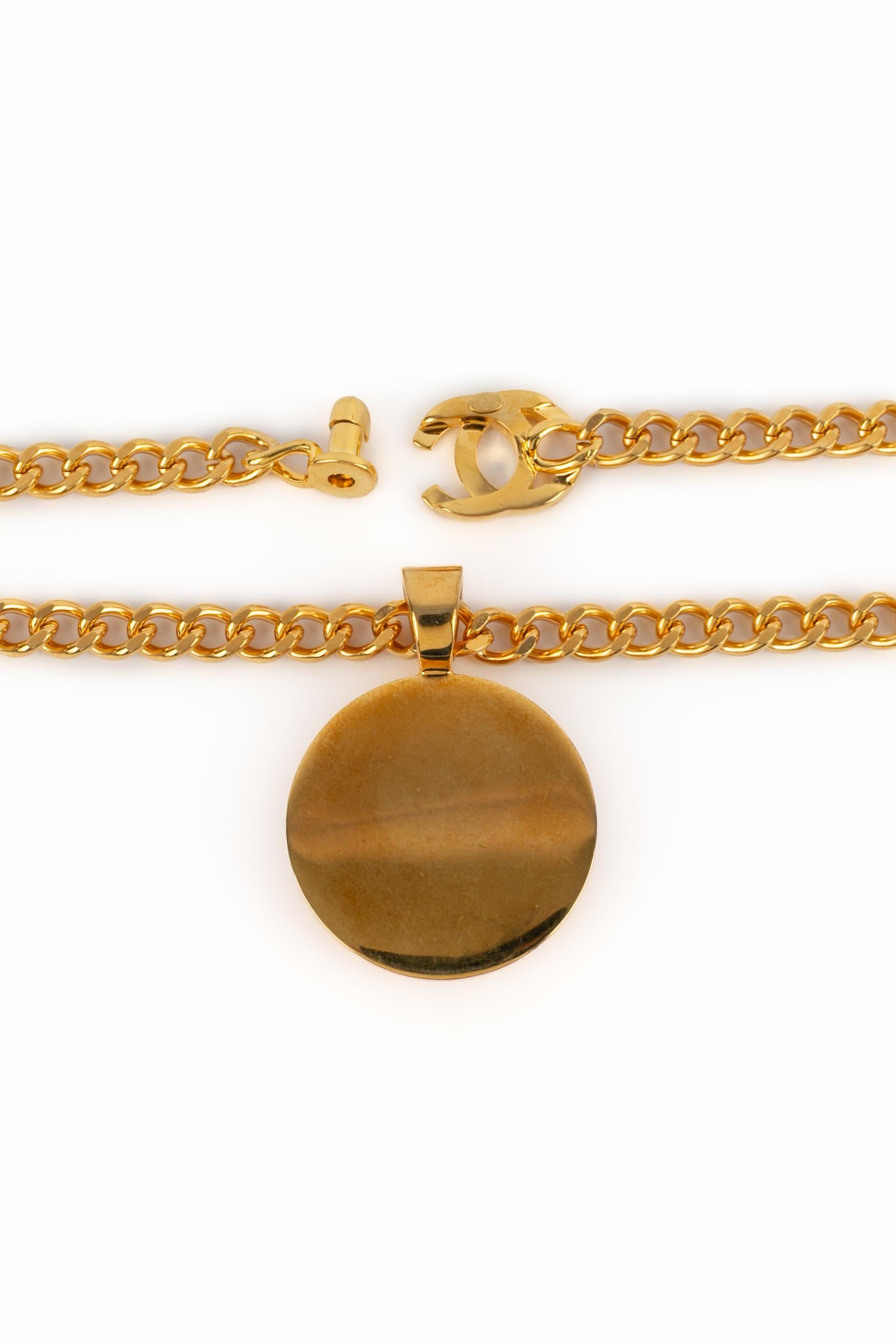 Collana Chanel con chiusura a girello in vendita 1