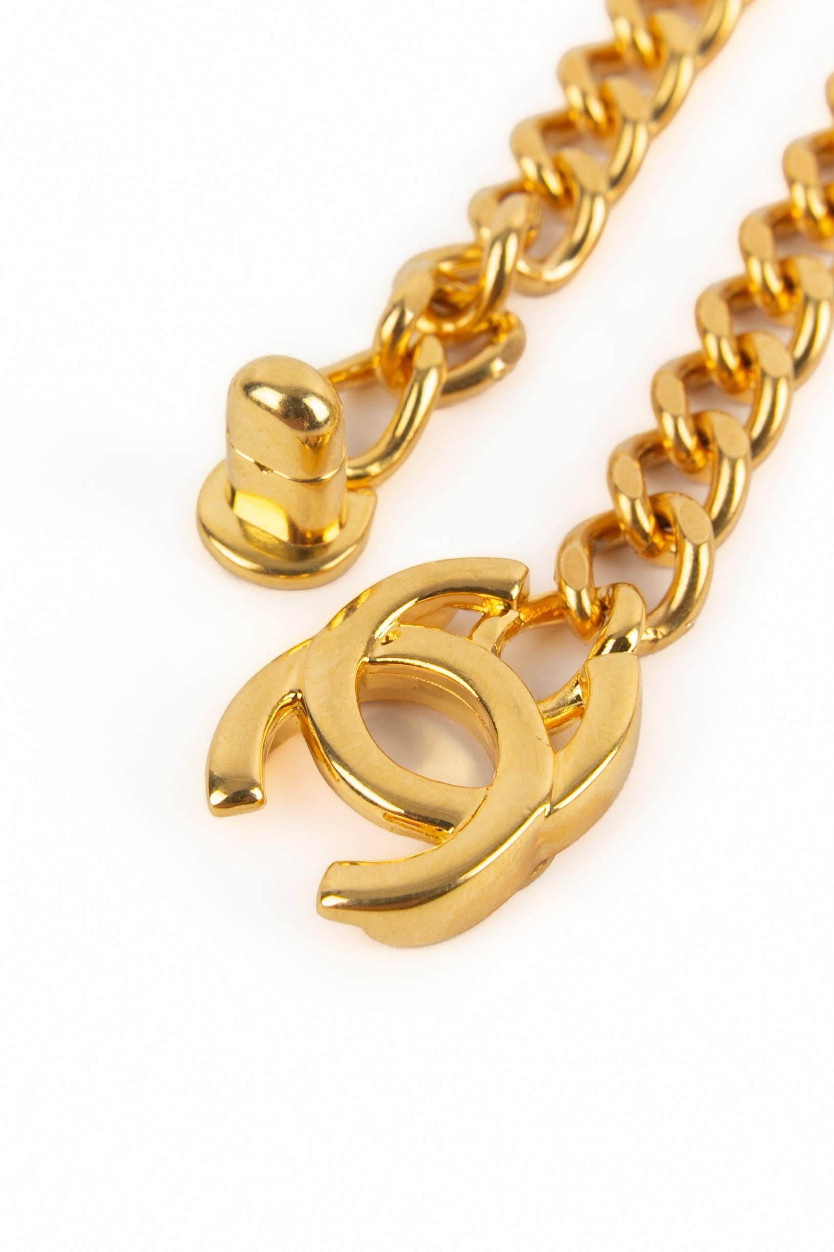 Collana Chanel con chiusura a girello in vendita 2