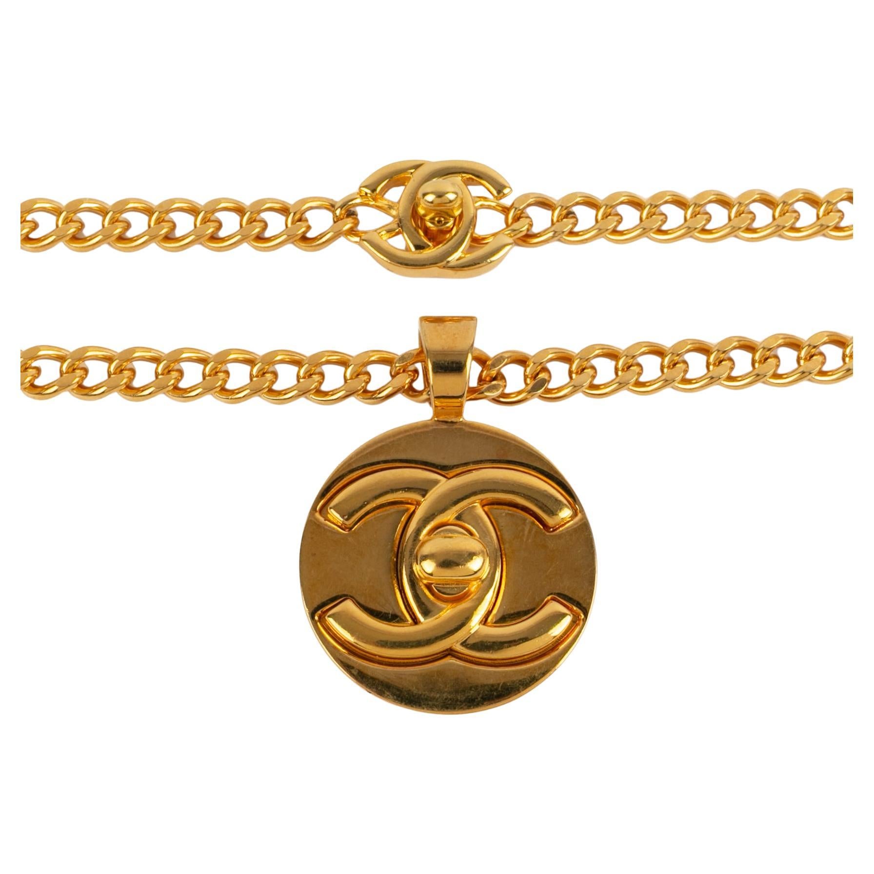 Collana Chanel con chiusura a girello in vendita