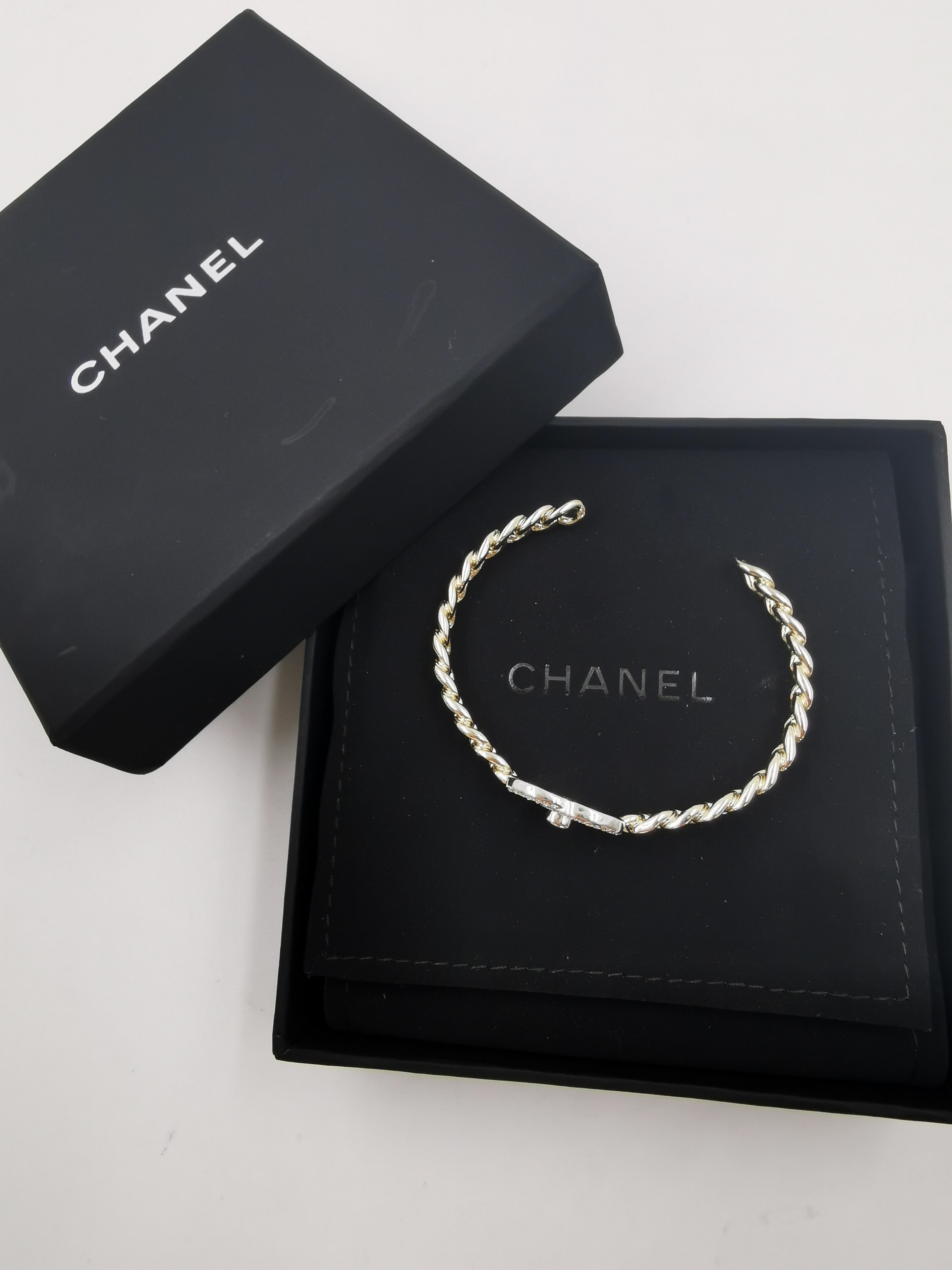 Chanel current season Turnlock Cuff, Excellent condition in box. Fully adjustable.

Feature
Material: Metal
Condition: Excellent
Colour: Silver