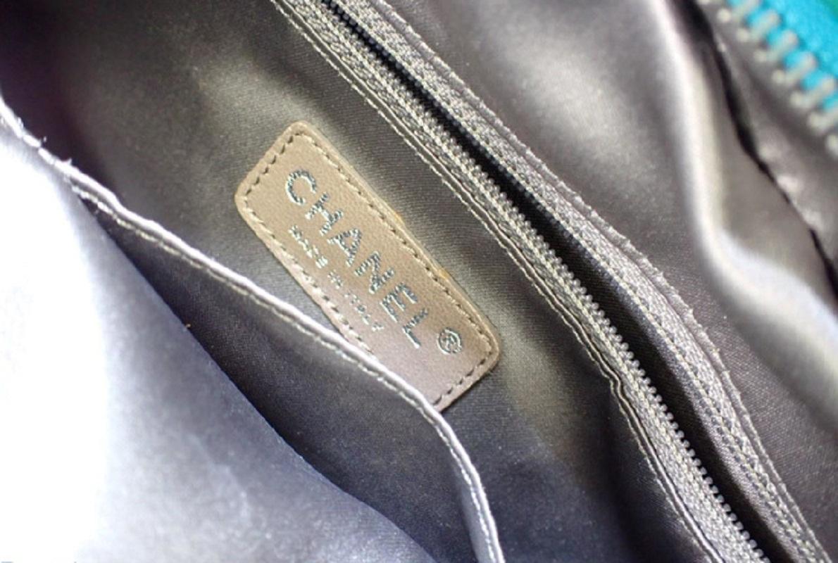 Chanel Borsa a tracolla trapuntata blu a bolle d'aria con catena effetto serpente 1
