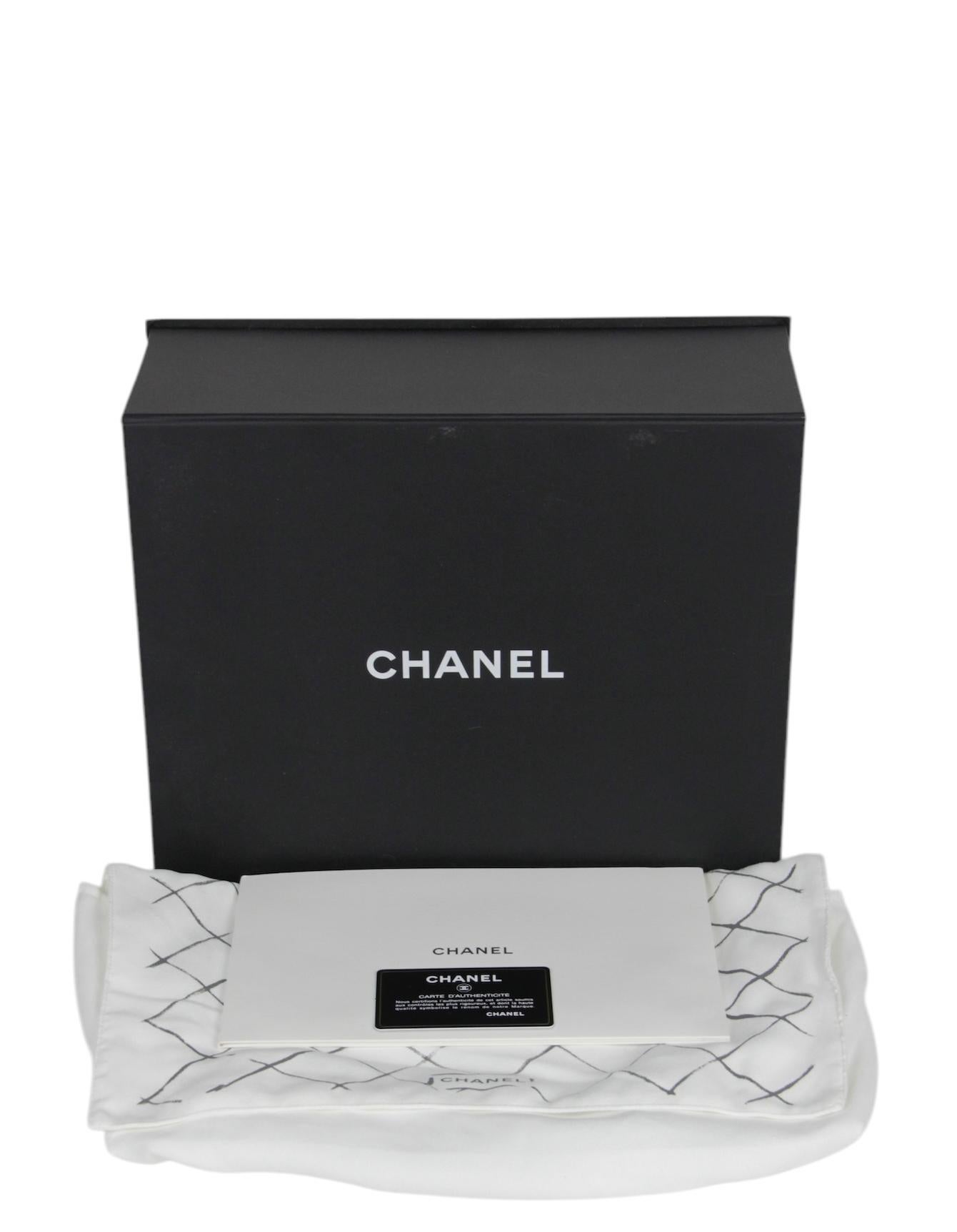 Chanel Borsa Jumbo trapuntata Classic a doppia patta in pelle di caviale turchese in vendita 3