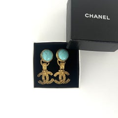 Chanel - Boucles d'oreilles à pince en métal doré, Turquoise CC, automne-hiver 1994