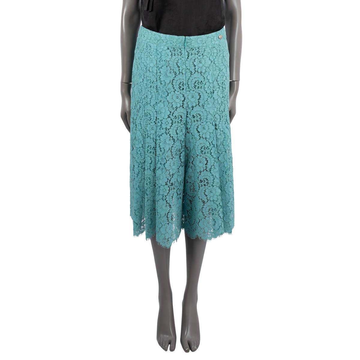 100% authentic Chanel lace culotte trousers in turquoise cotton (68%), viscose (27%) and polyamide (5%). Features a floral button at the waist. Closes with a hidden zipper and the upper part is lined with silk (100%). Have been worn and are in