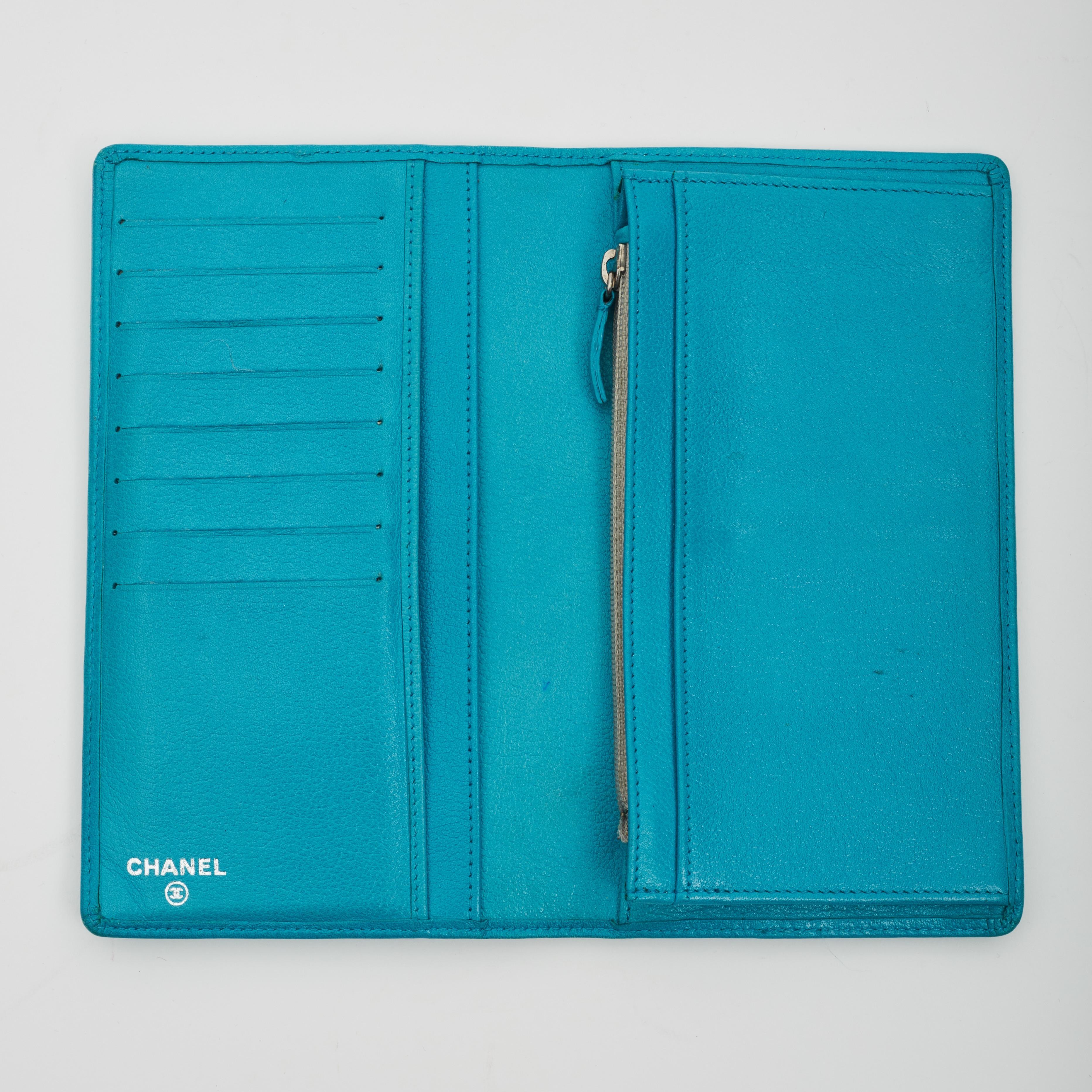 Chanel Turquoise Leather CC Camellia Bi Fold Long Wallet In Good Condition In Montreal, Quebec