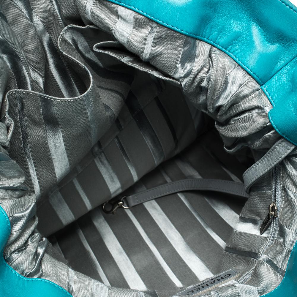 Chanel Turquoise Leather Disc Bon Bon Bag In Good Condition In Dubai, Al Qouz 2