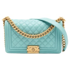 Chanel - Sac Boy en cuir caviar matelassé turquoise, taille moyenne