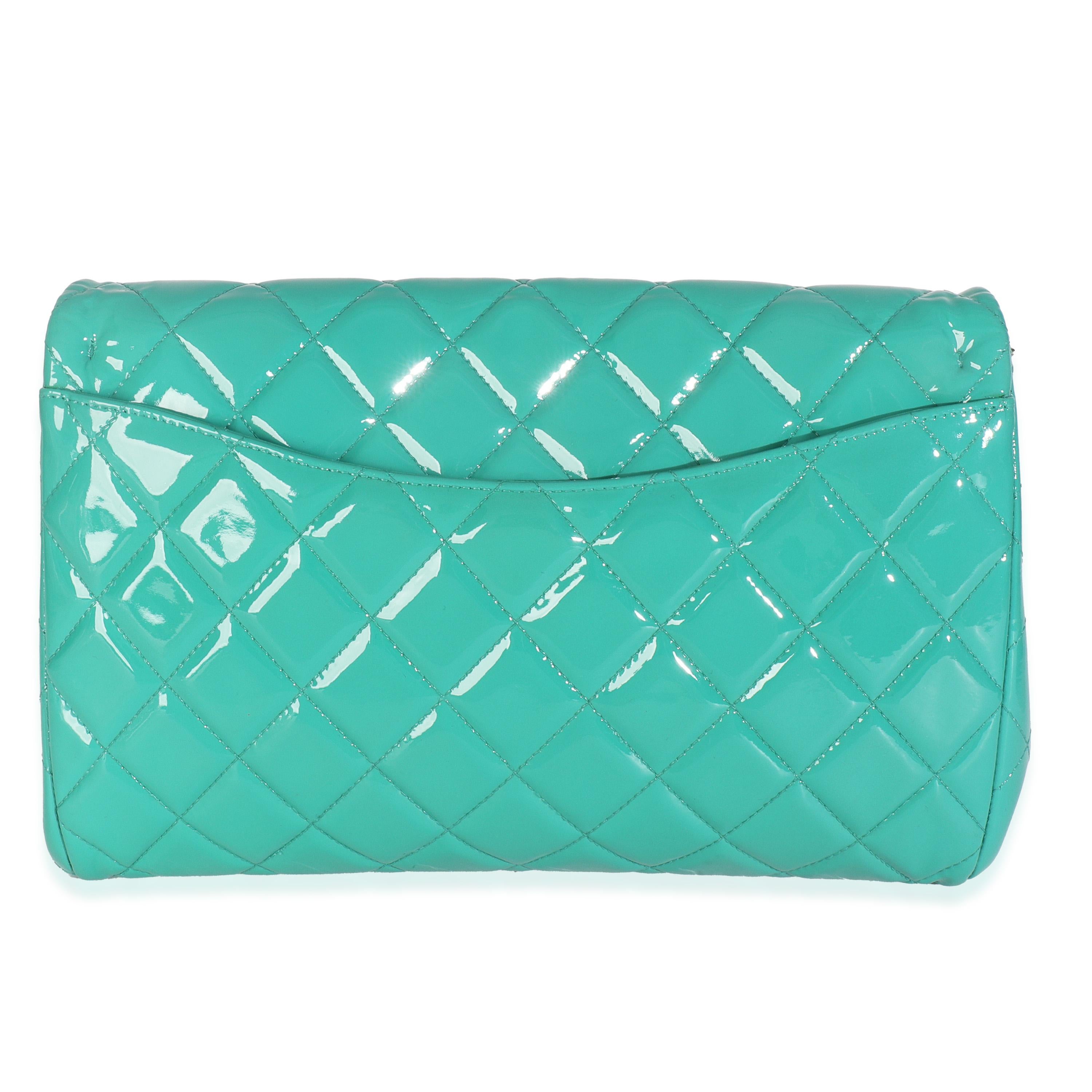 Chanel Türkis Gesteppte Patent Klassische Klappe Clutch mit Kette im Angebot 2