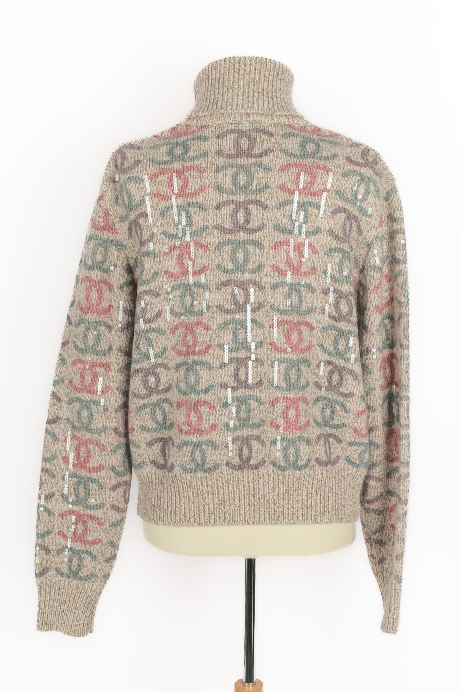 Chanel Pullover mit Rollkragen im Zustand „Hervorragend“ im Angebot in SAINT-OUEN-SUR-SEINE, FR
