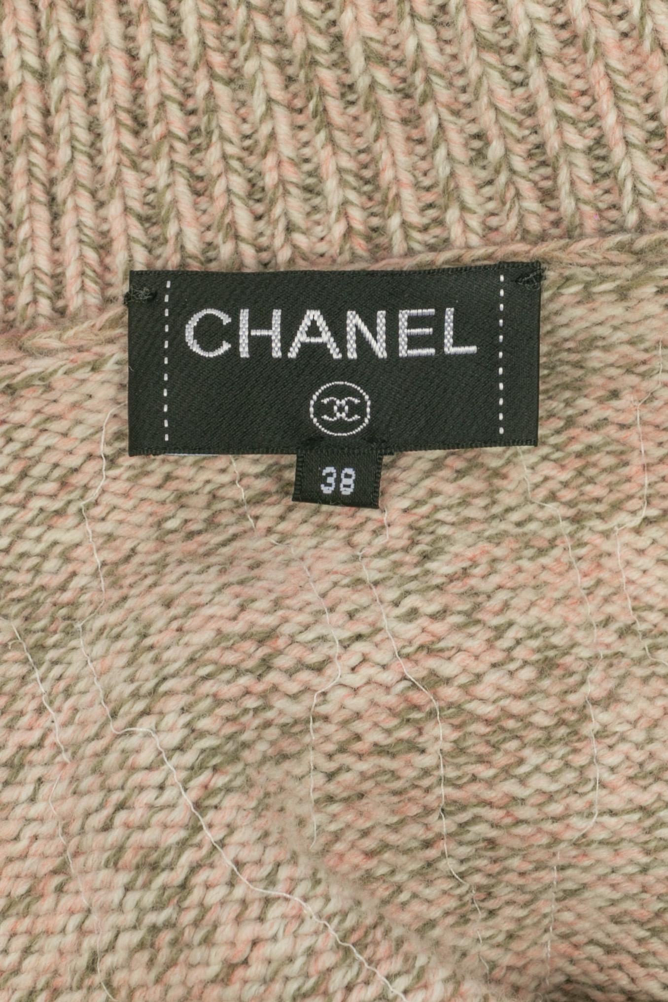 Chanel Pullover mit Rollkragen im Angebot 3