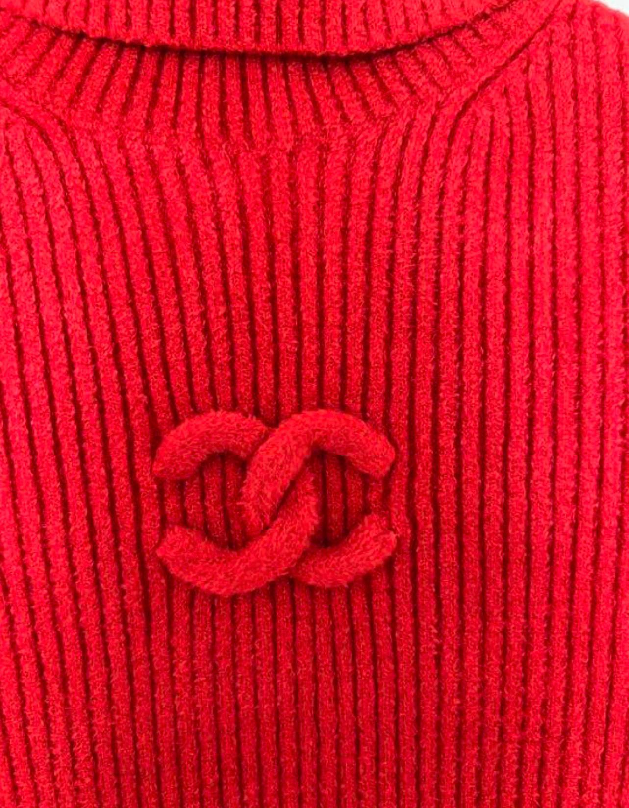 Chanel Turtleneck Jumper With CC logo  In Excellent Condition For Sale In Dubai, AE