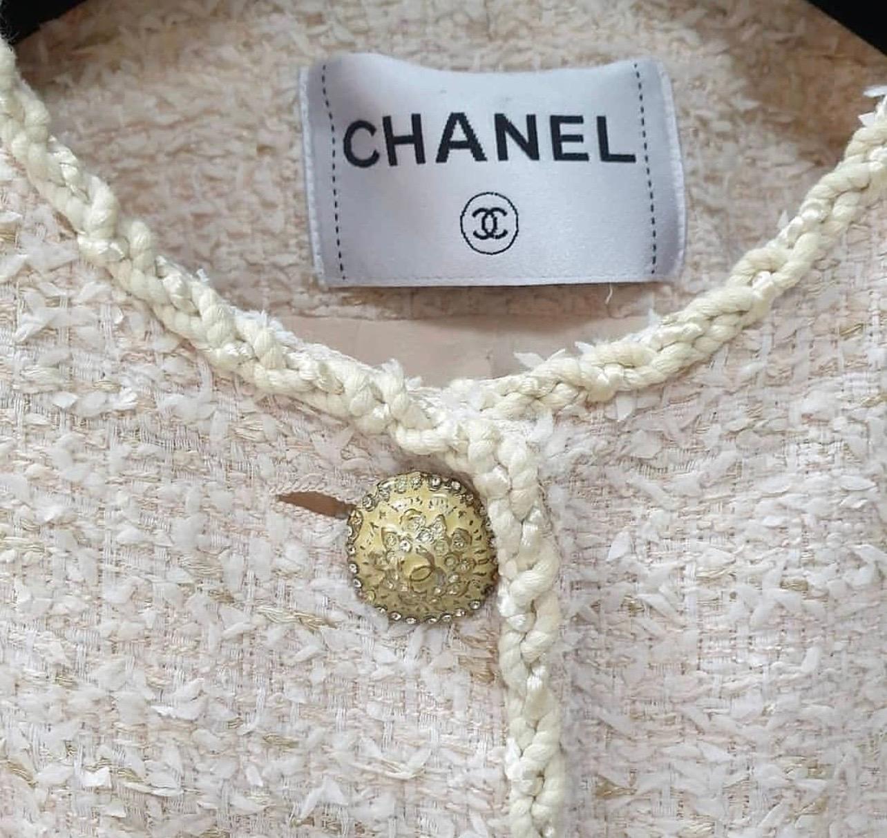 Chanel 2010 ready to wear.

No size tag.

Correspond to Sz.36.

Bust-46 cm

Length- 56 cm

Sleeve length-48 cm 

Very good condition.

For buyers from EU we can provide shipping from Poland. Please demand if you need.