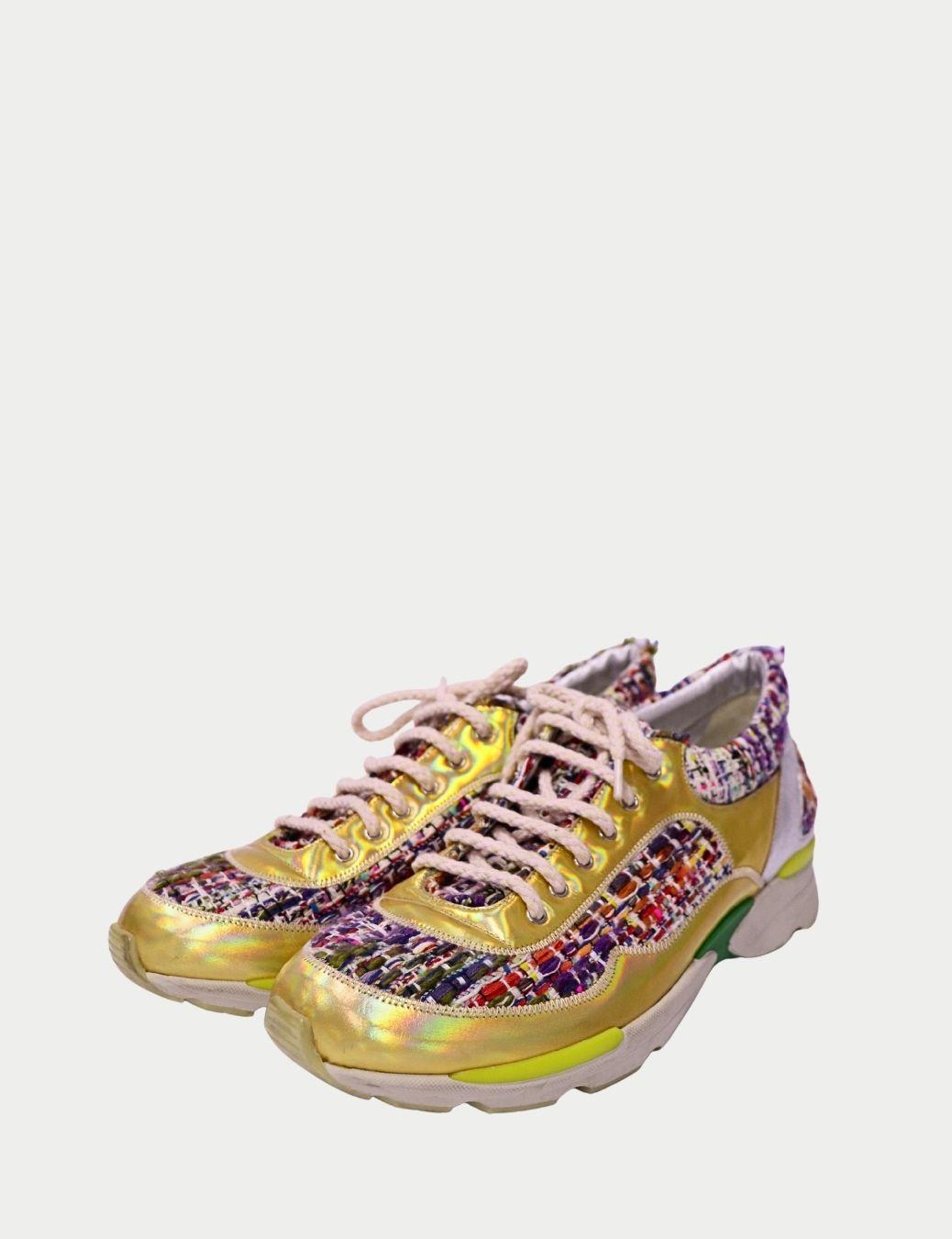 Chanel Tweed & Metallic Gold Sneakers – Multicolor Runner Trainers

Experience the perfect fusion of high fashion and sporty comfort with these striking Chanel multicolor tweed and metallic gold sneakers. A true statement piece, this design features
