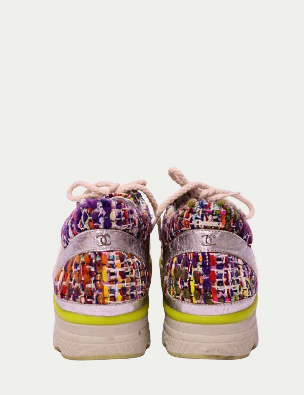 Chanel Tweed 
Metallic Gold Sneakers - EU 40 In Good Condition For Sale In Amman, JO