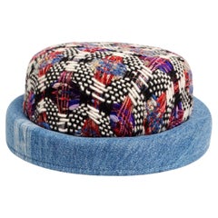 Cappello a bombetta in tweed e denim di Chanel