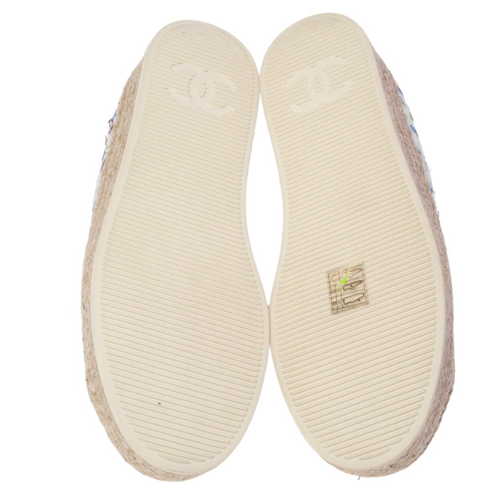 Beige Chanel Tweed And Foil Leather CC Logo Low Top Espadrille Sneakers Size 40