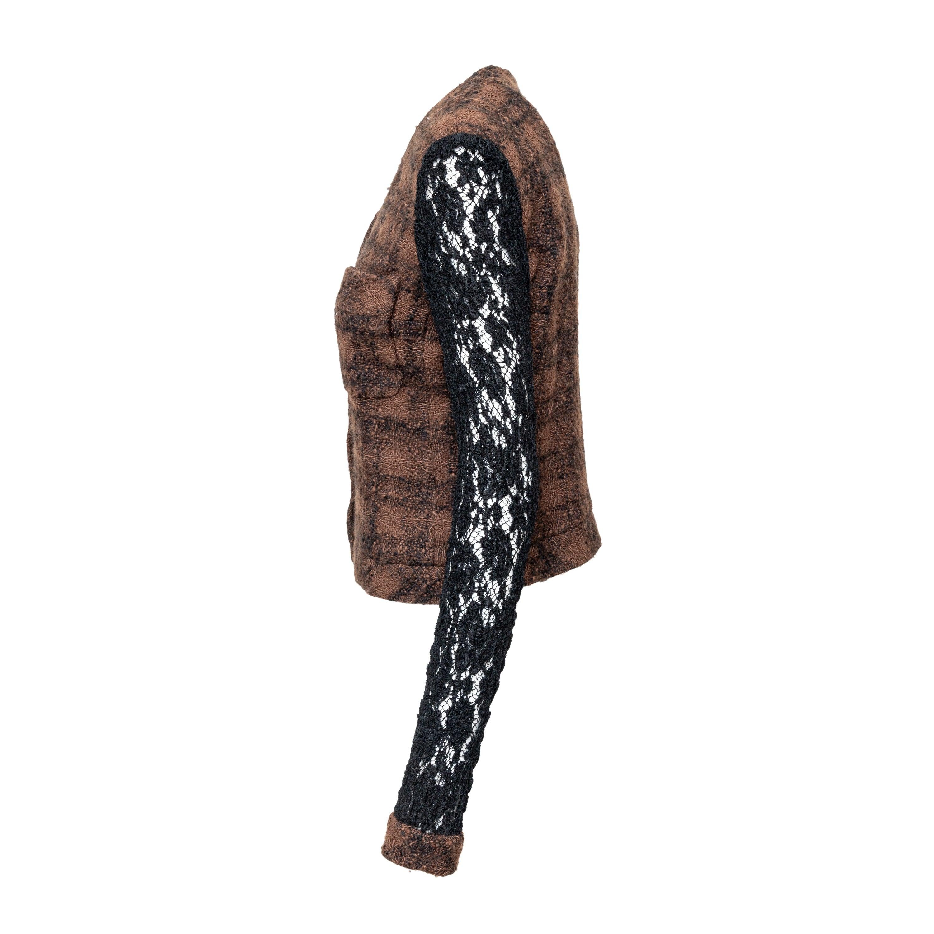 Chanel jacket in brown tweed wool with black lace sleeves, round neck, CC embossed golden buttons, and flap chest pockets for a chic, timeless look.
 Remarks: The size and composition tags are missing. 
 Measurement: