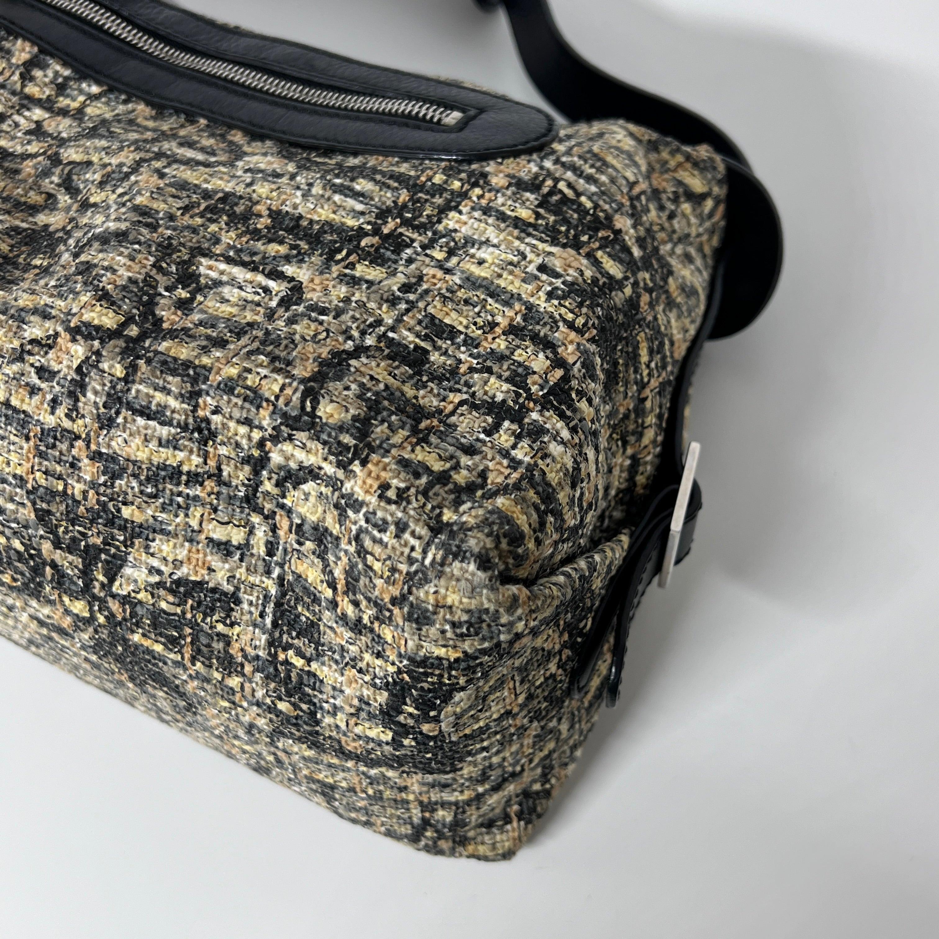 Sac à bandoulière en tweed et cuir CHANEL 2005-2006 Excellent état - En vente à SAINT-OUEN-SUR-SEINE, FR