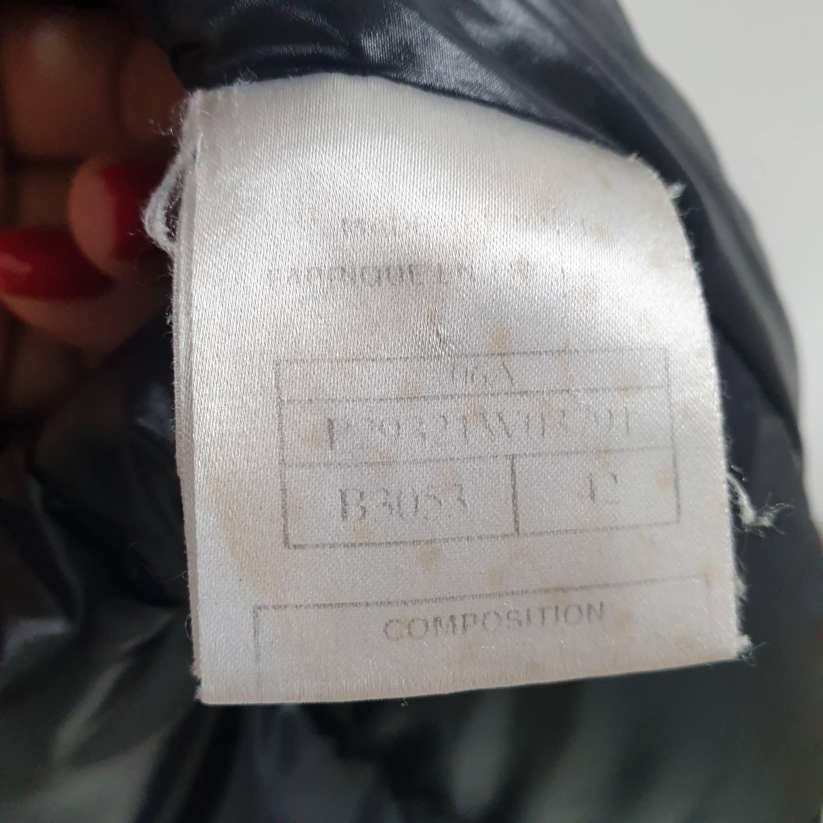 Chanel Tweed- und Polyamid-Daunen-Pufferjacke im Zustand „Gut“ in Krakow, PL