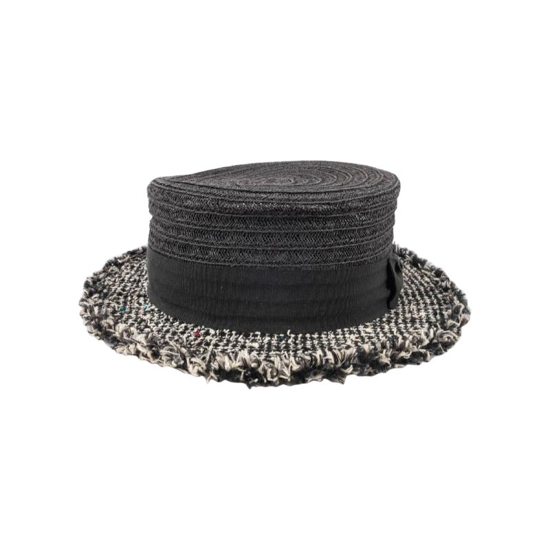Cappello Chanel in tweed e paglia