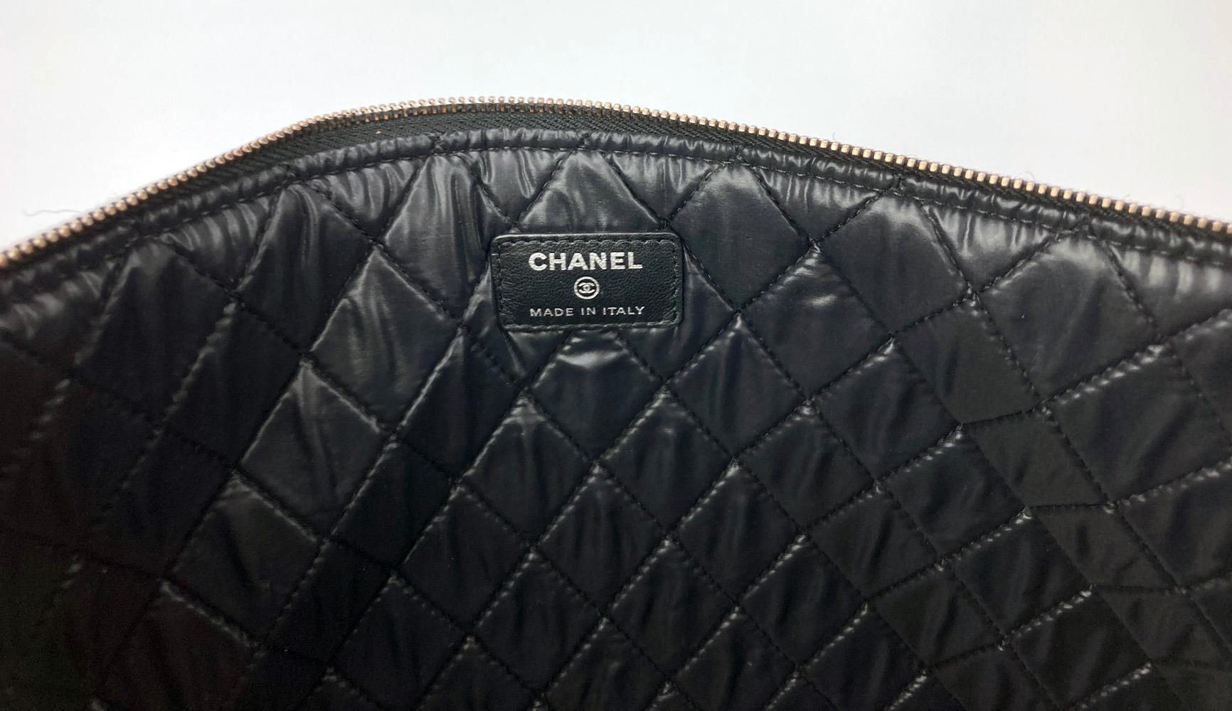Chanel - Pochette zippée en tweed et laine en vente 4