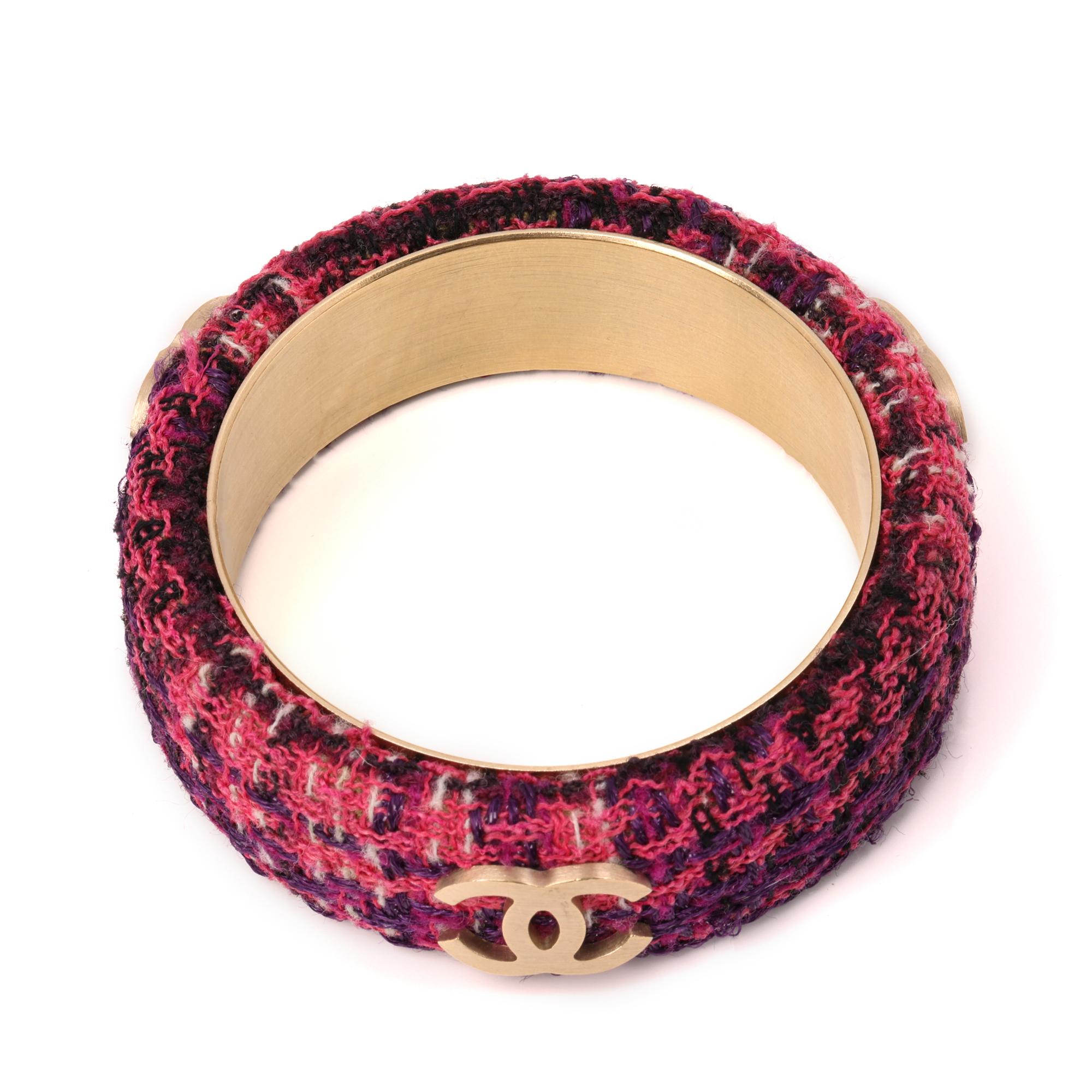Bracciale Chanel in tweed in vendita 1