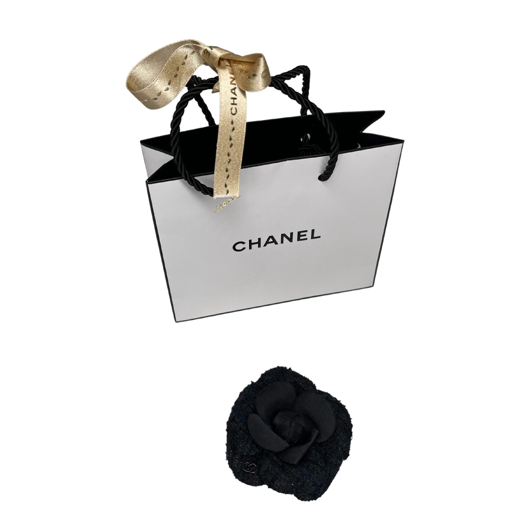 Chanel Tweed Black Camélia Brooch 2
