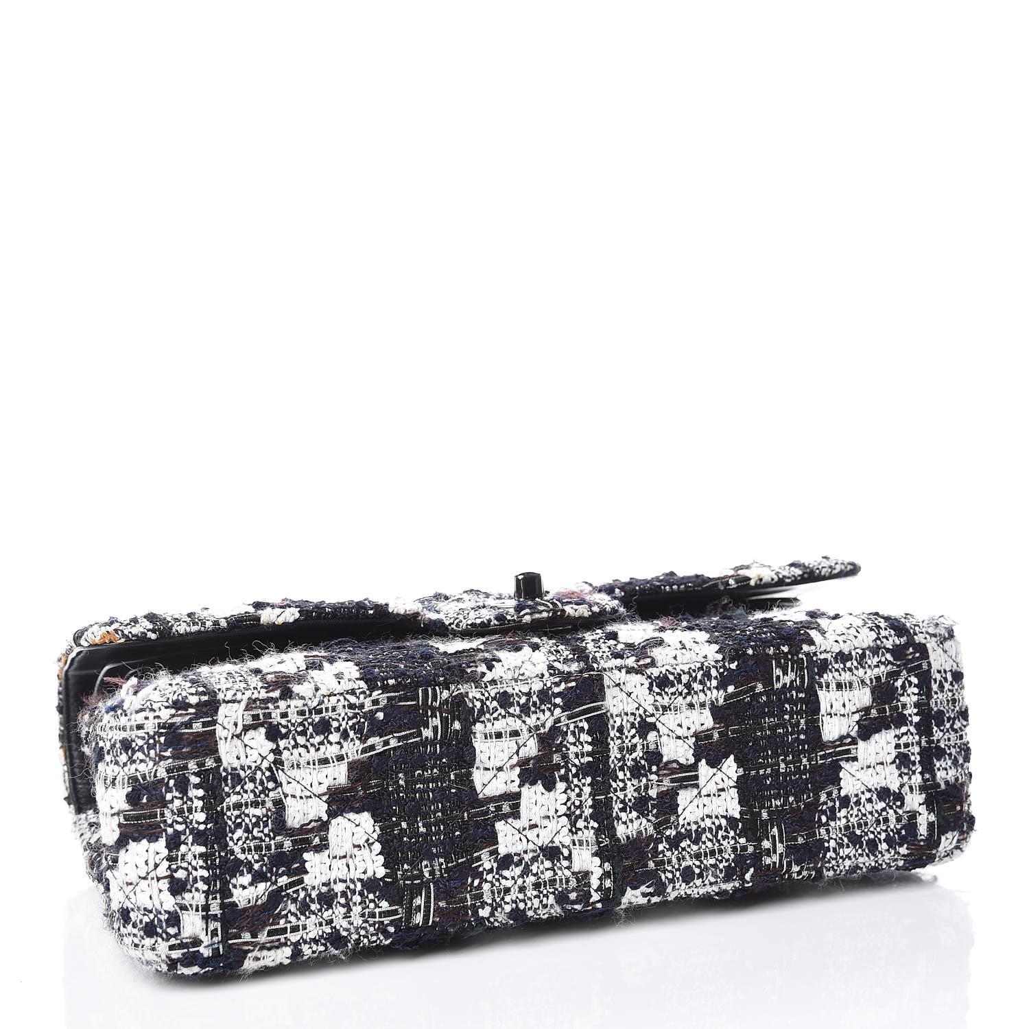 Bolso Chanel Tweed Azul Negro Doble Solapa Mediano en venta 1