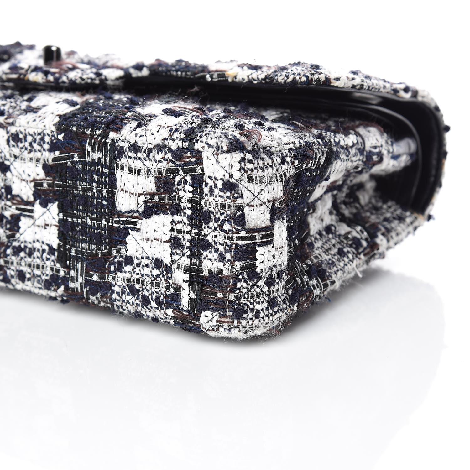 Bolso Chanel Tweed Azul Negro Doble Solapa Mediano en venta 2