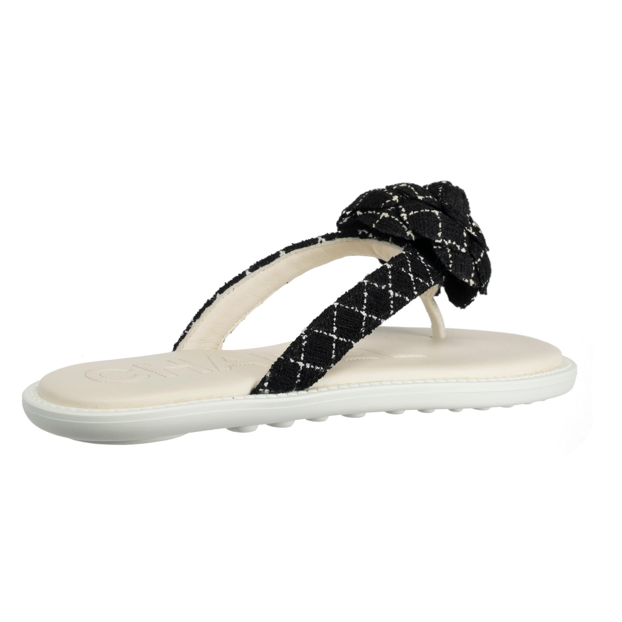 Brand:

Chanel

Product:

Camelia Sandal

Size:

37 Fr

Colour:

Black & White

Material:

Smooth Leather, Tweed And Rubber Sole

Condition:

Pristine; New Or Never Worn

Accompanied By:

Chanel Box & Two Chanel Dustbags

*Please note box is