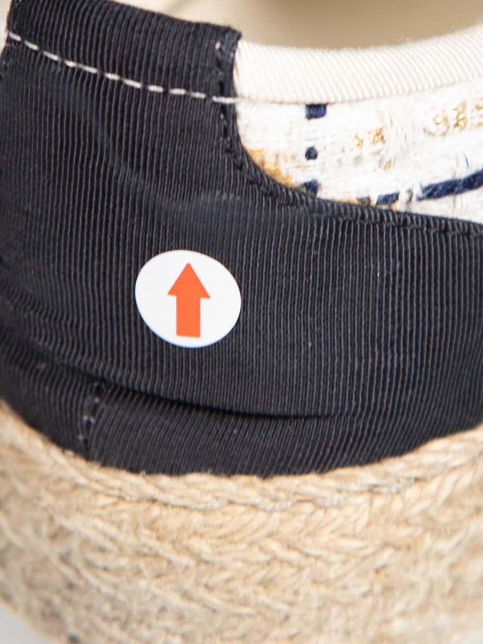 Chanel Tweed Cap Toe Logo-Turnschuhe aus Tweed Größe IT 35 im Angebot 2