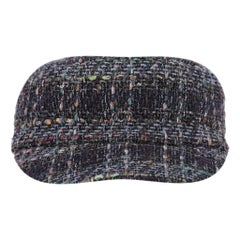 Gorra Chanel de tweed con detalle de logotipo "CC