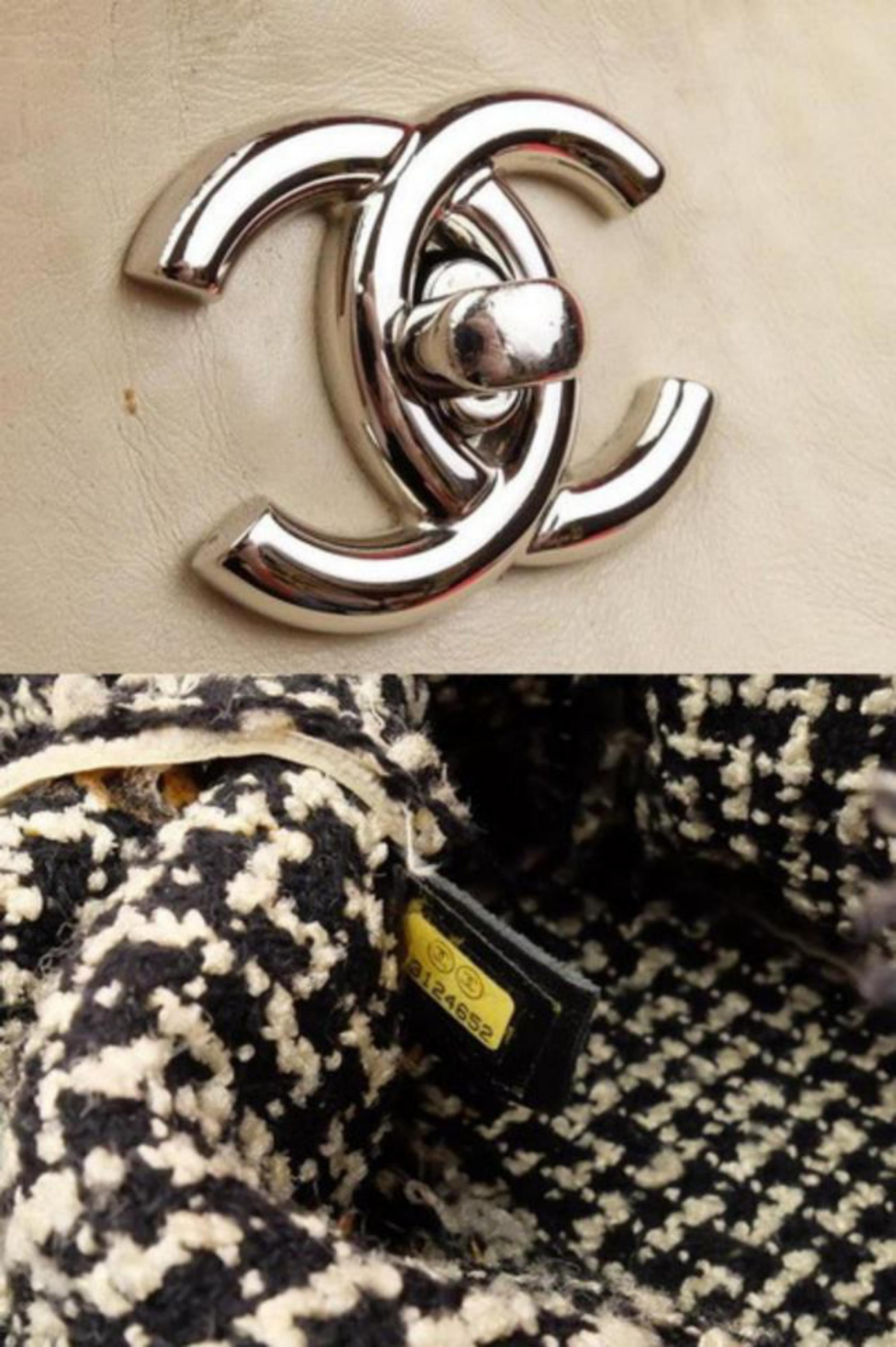 Chanel Tweed Chain Tote 223685 Ivory X Black Leather Shoulder Bag In Good Condition For Sale In Forest Hills, NY