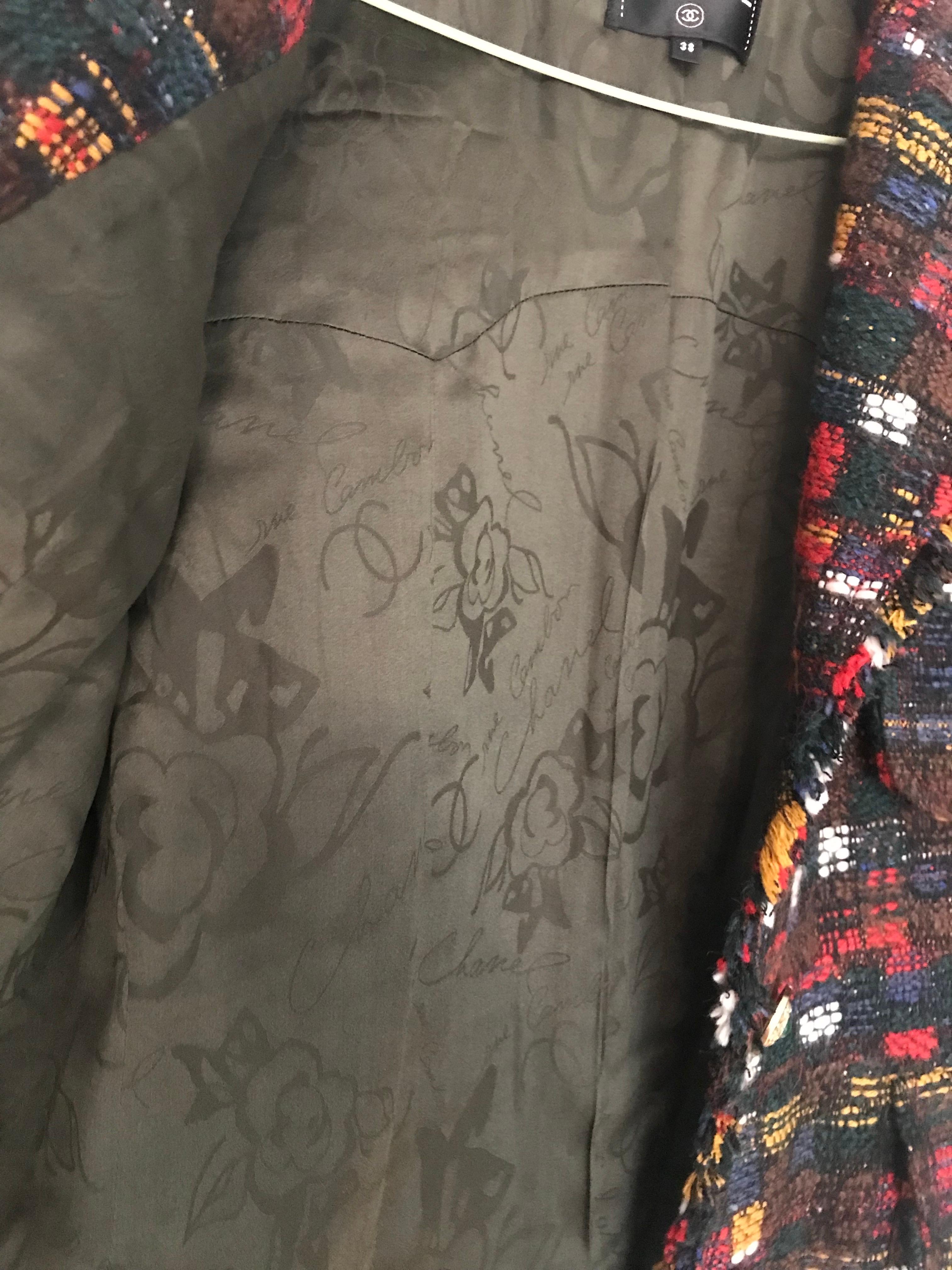 Noir Manteau en tweed CHANEL en parfait état. Multicolore en vente