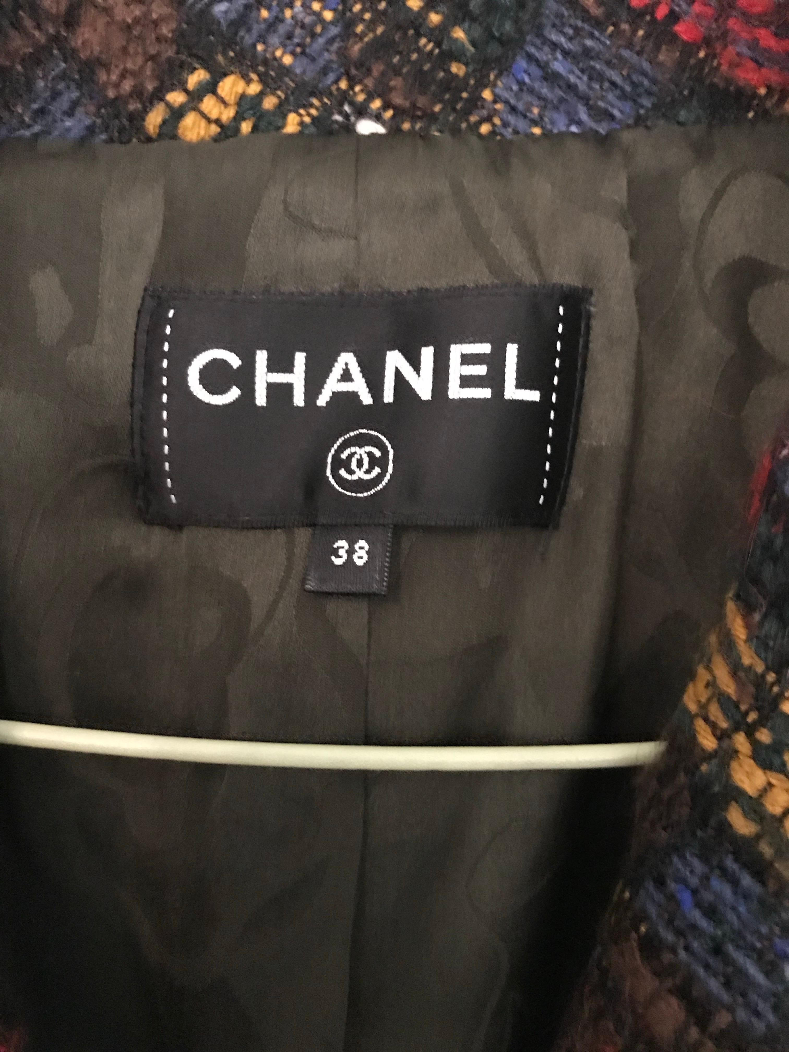 Manteau en tweed CHANEL en parfait état. Multicolore en vente 3