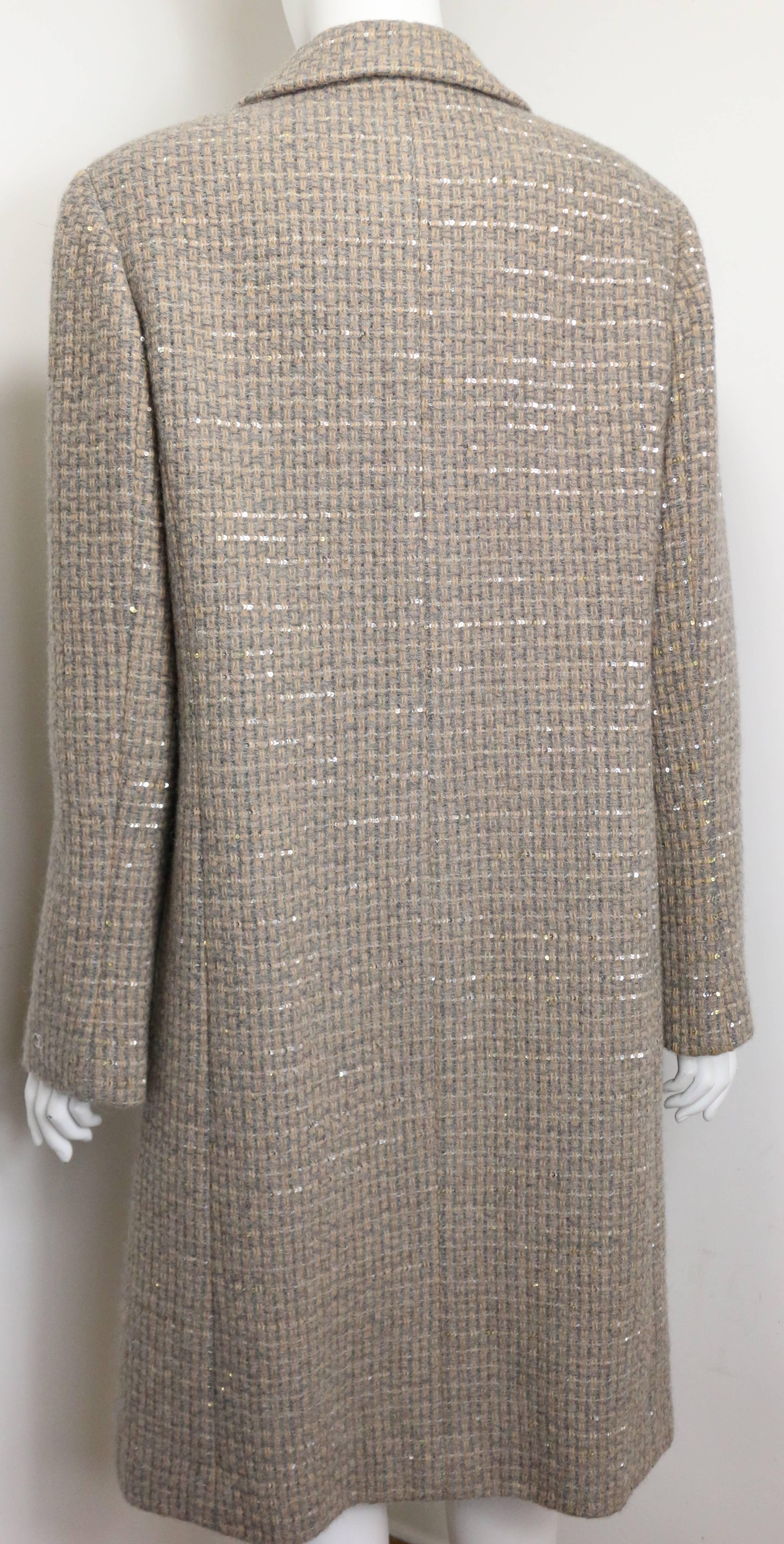Chanel tweed coat/shirt ensemble In Good Condition For Sale In Sheung Wan, HK