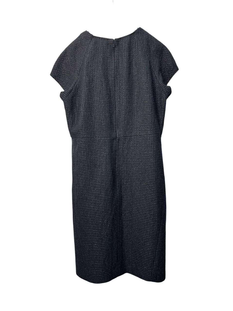 Nero Abito aderente in tweed di Chanel - Taglia 50 in vendita