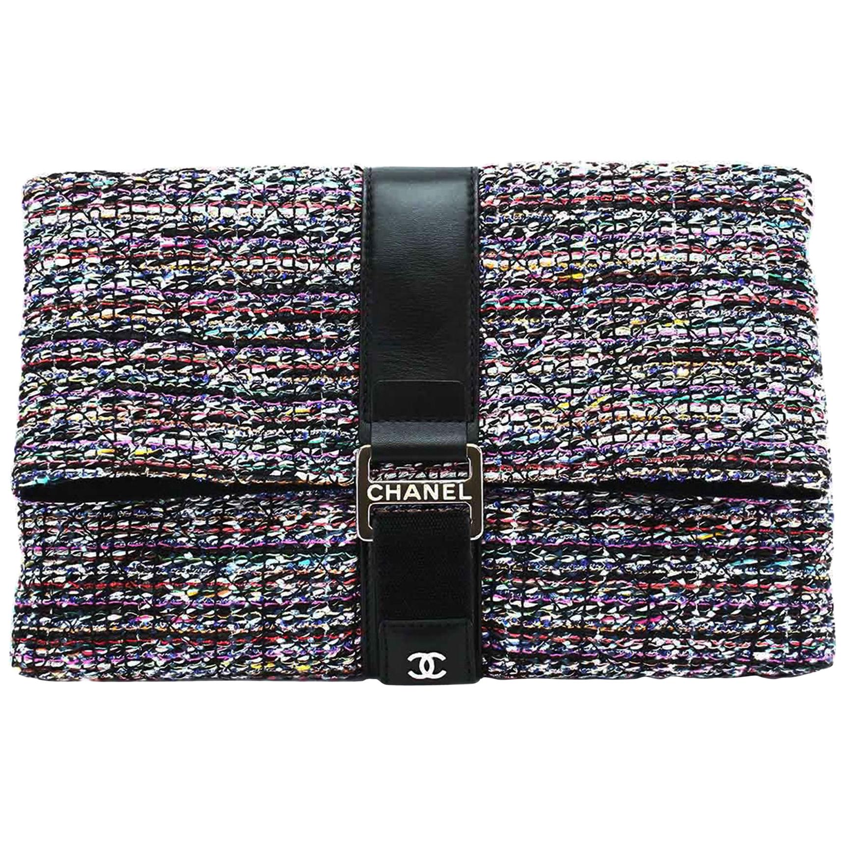 chanel tweed clutch