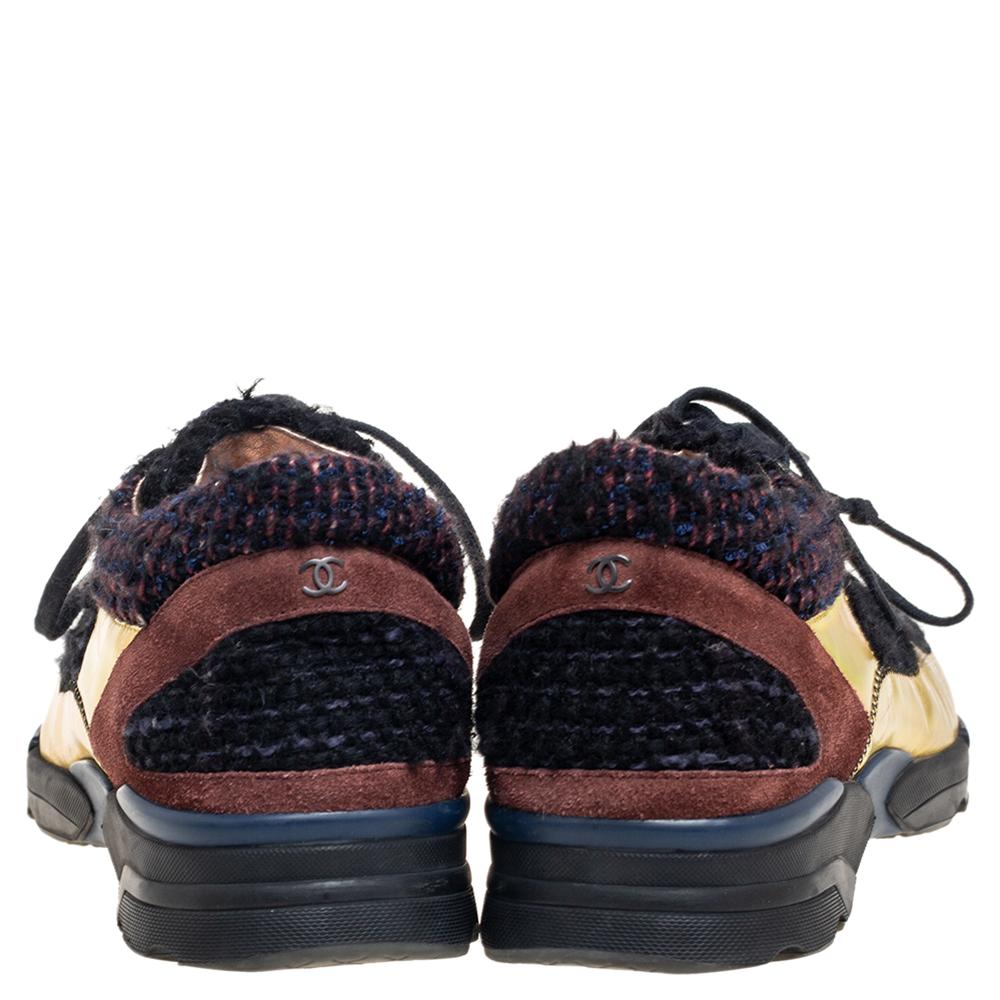 Chanel Tweed, Iridescent Leather and Suede CC Low-Top Sneakers Size 40 In Good Condition In Dubai, Al Qouz 2