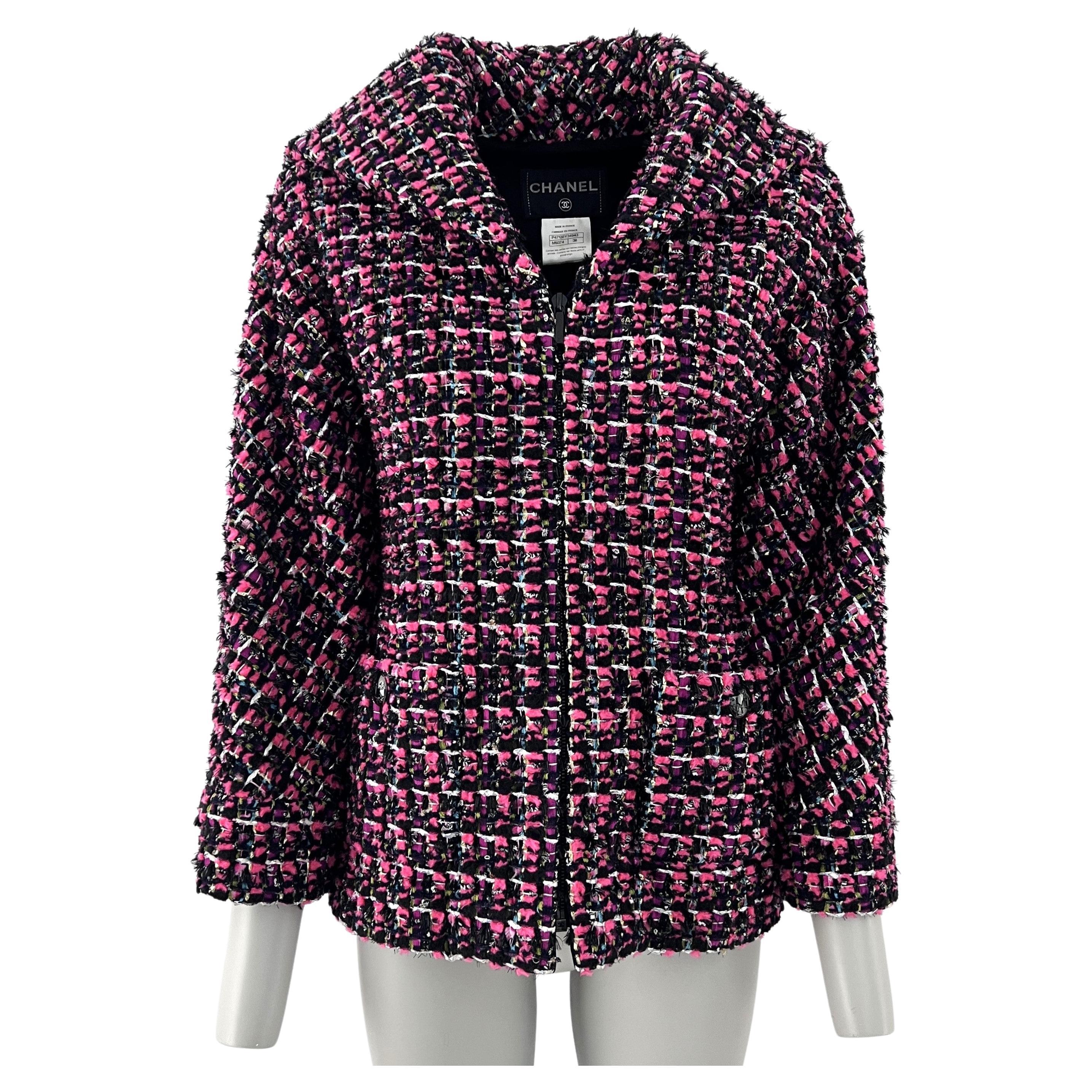 CHANEL Tweed Jacket in Pink circa 2006, Made in France For Sale