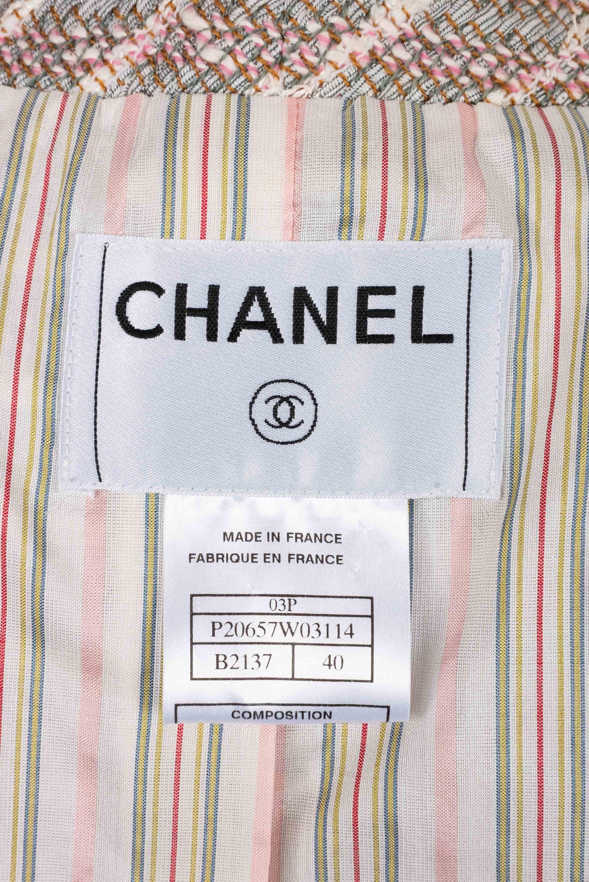 Chanel Tweed-Jacke mit Seidenfutter, 2003 im Angebot 7