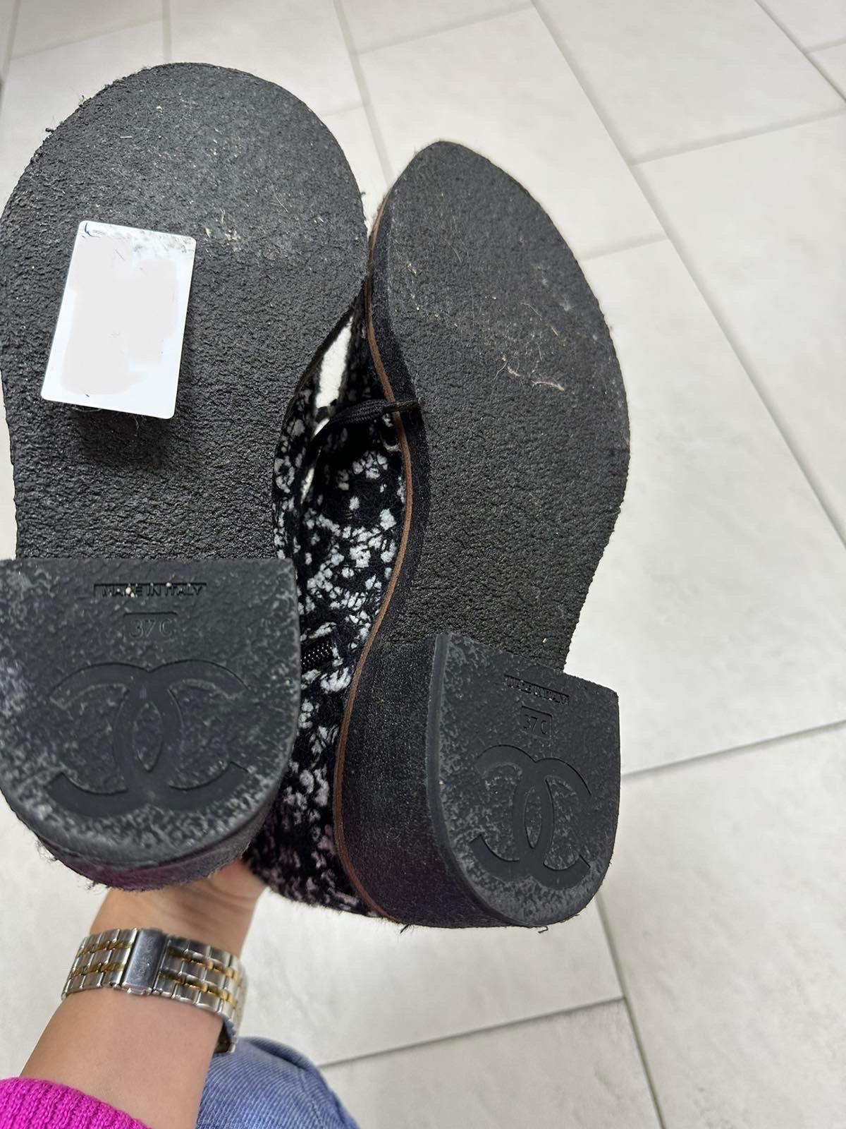 Chanel Tweed Lace Uo Ankle Boots In Good Condition For Sale In Krakow, PL