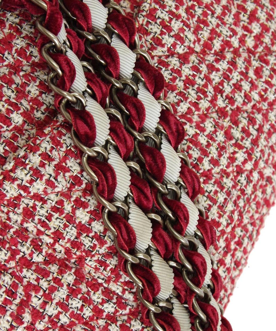 Tweed
Samt
Silberfarbene Hardware
Lederfutter
Made in France
Misst 9::75