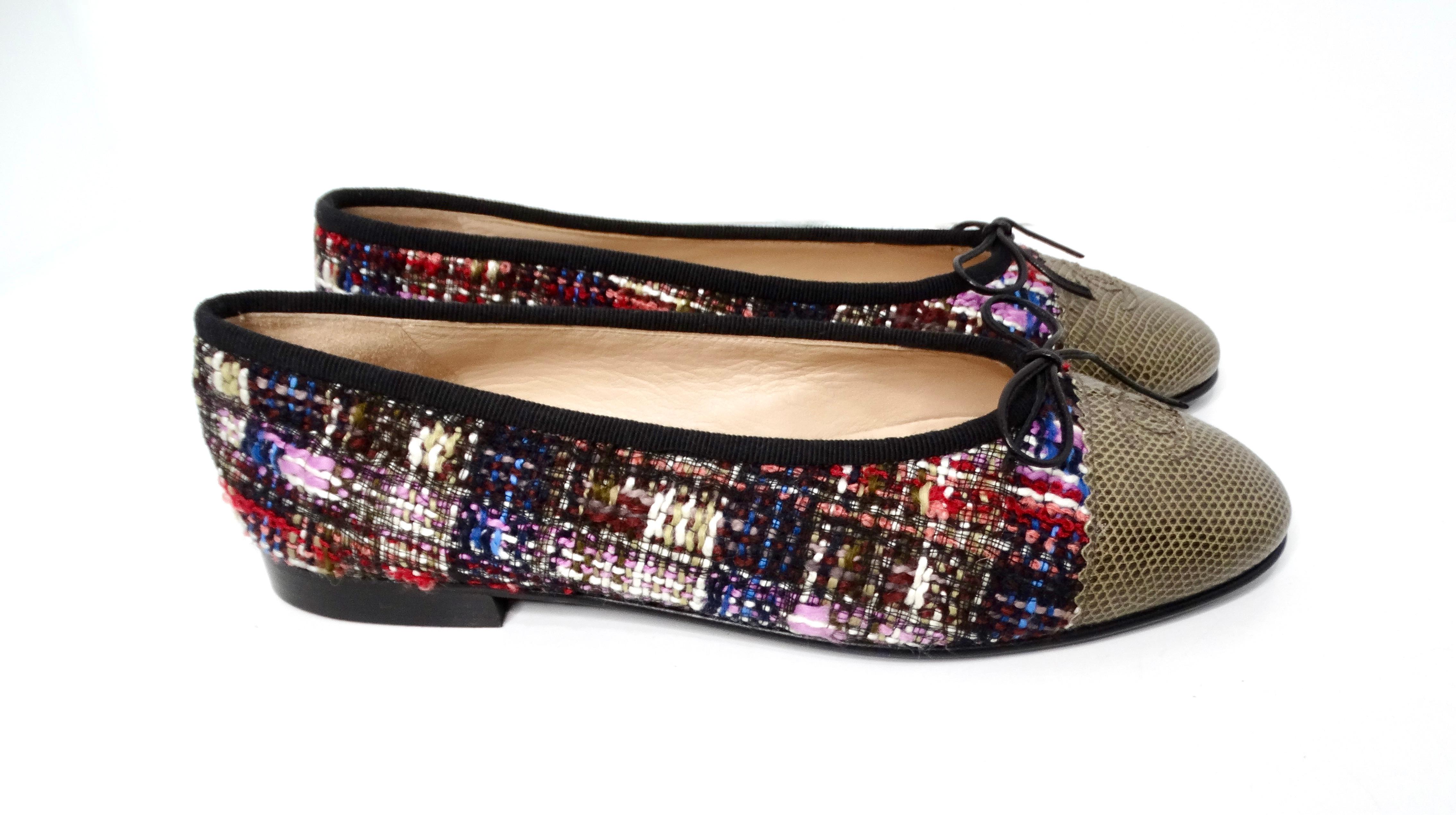 Chanel Bailarinas con puntera de punta de CC entrelazada de lagarto de tweed en venta 1