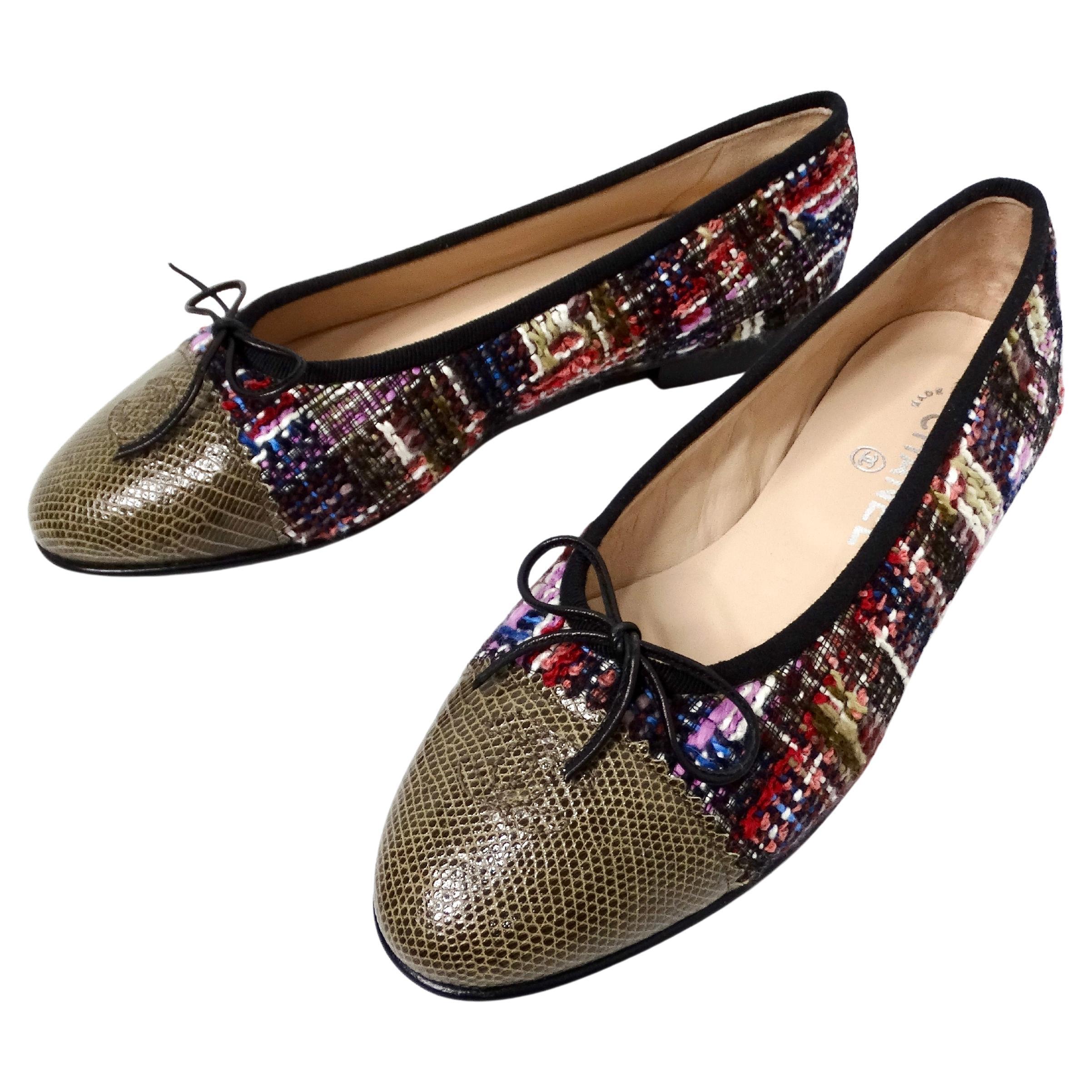 Chanel Bailarinas con puntera de punta de CC entrelazada de lagarto de tweed en venta